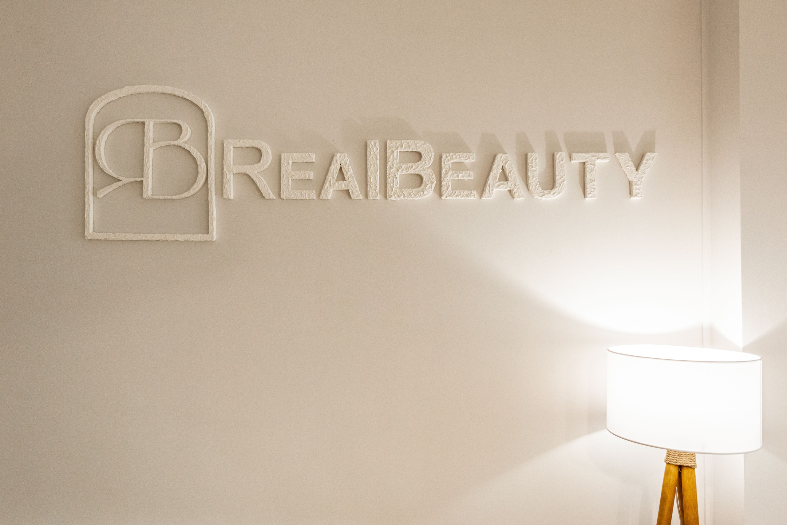 Фотосъемка интерьера в салоне лазерной эпиляции RealBeauty на ул. Фадеева