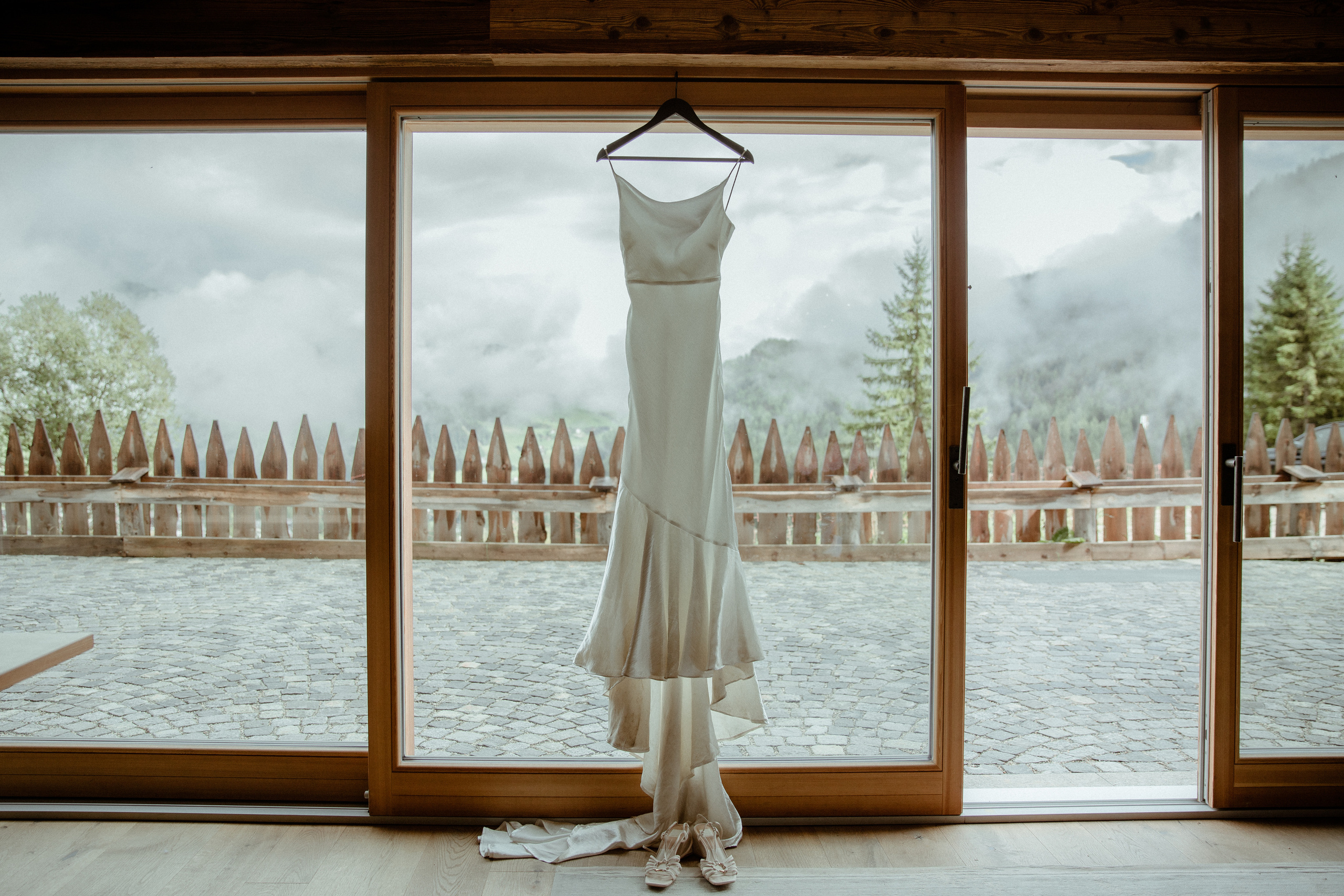 Intimate Wedding in the Dolomites. Iceland elopement photographer & videographer