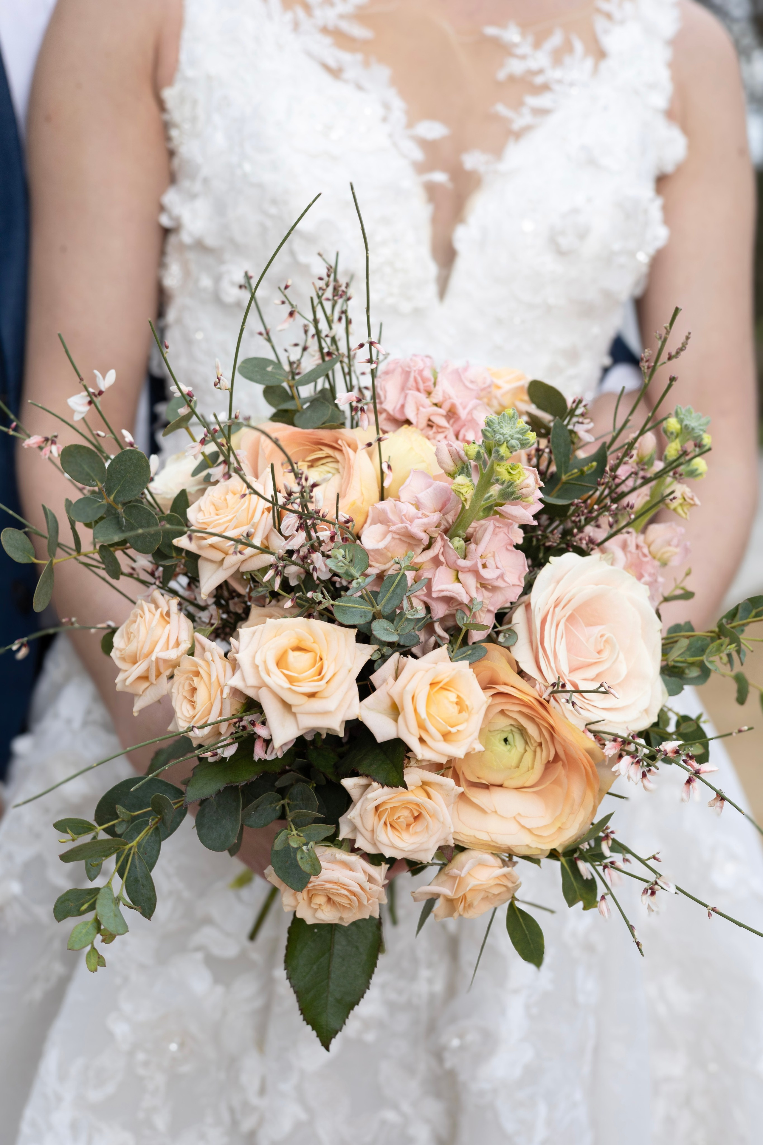 Détails élégants de la décoration et de l’ambiance du mariage. Photographie mariage Occitanie – détails et décoration d’un mariage élégant