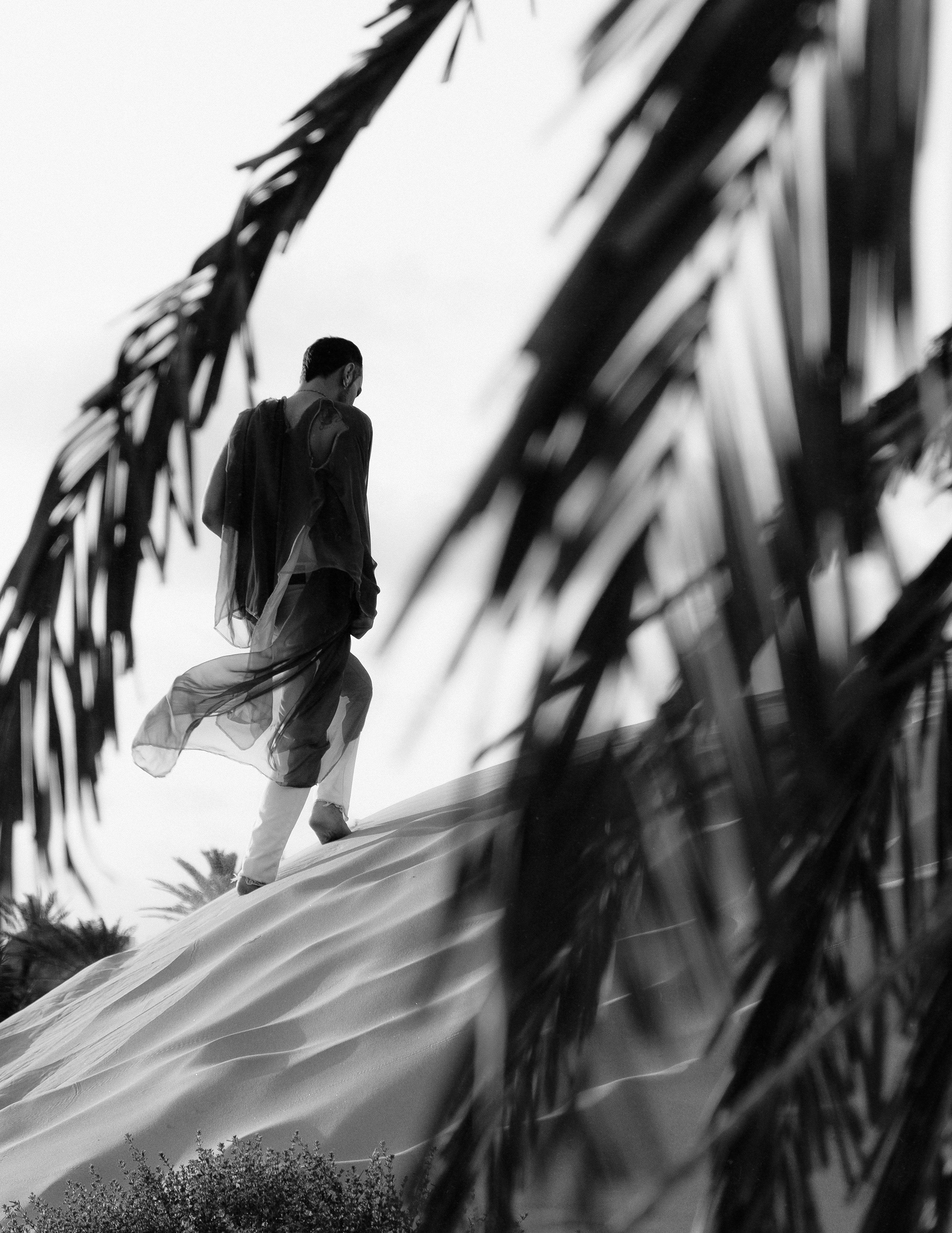 Портфолио-фотосессия в дюнах Аликанте — креативные образы и уникальные наряды от дизайнера — Фотограф Андрей Луковников