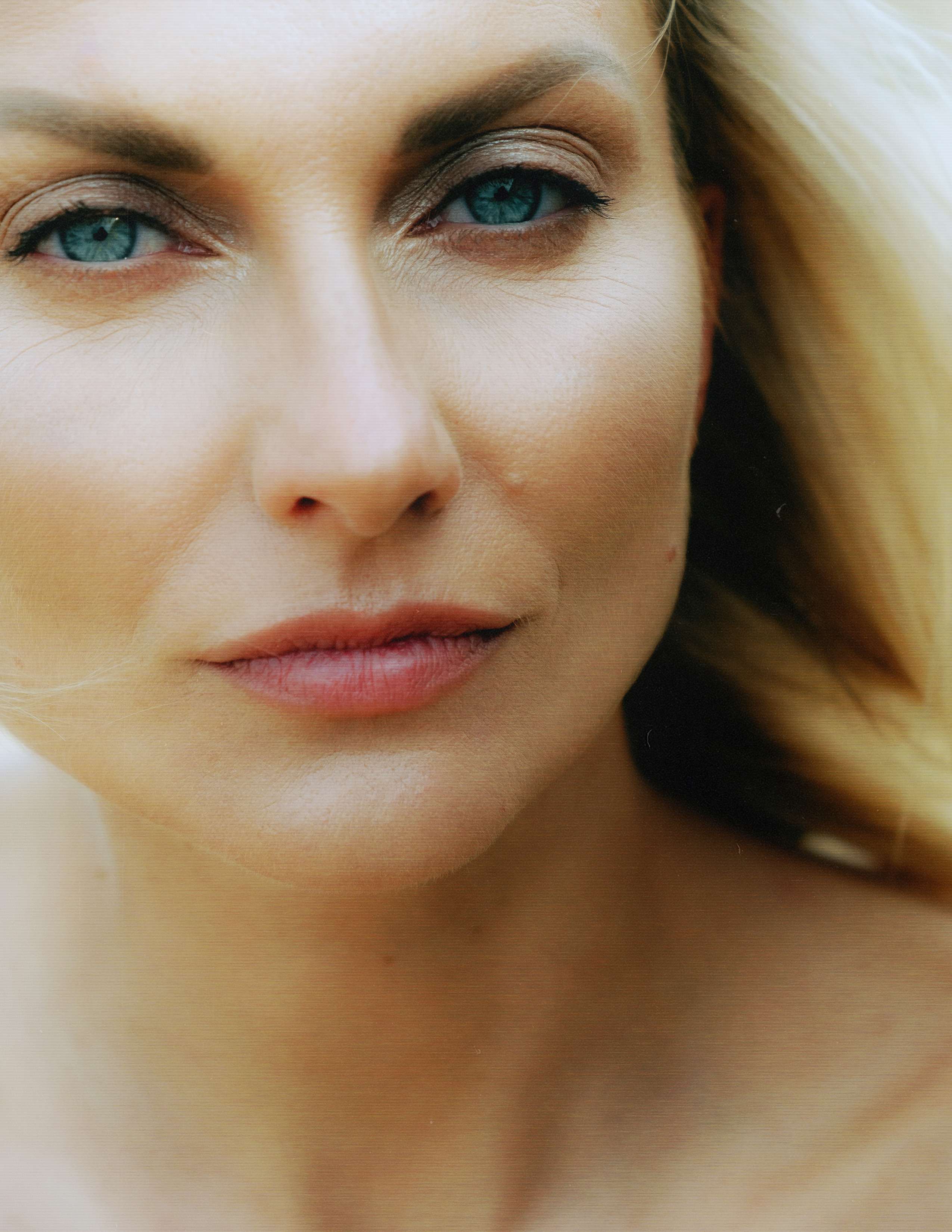 Atmospheric and tender photoshoot in the dunes of Guardamar — Portrait photographer in Spain