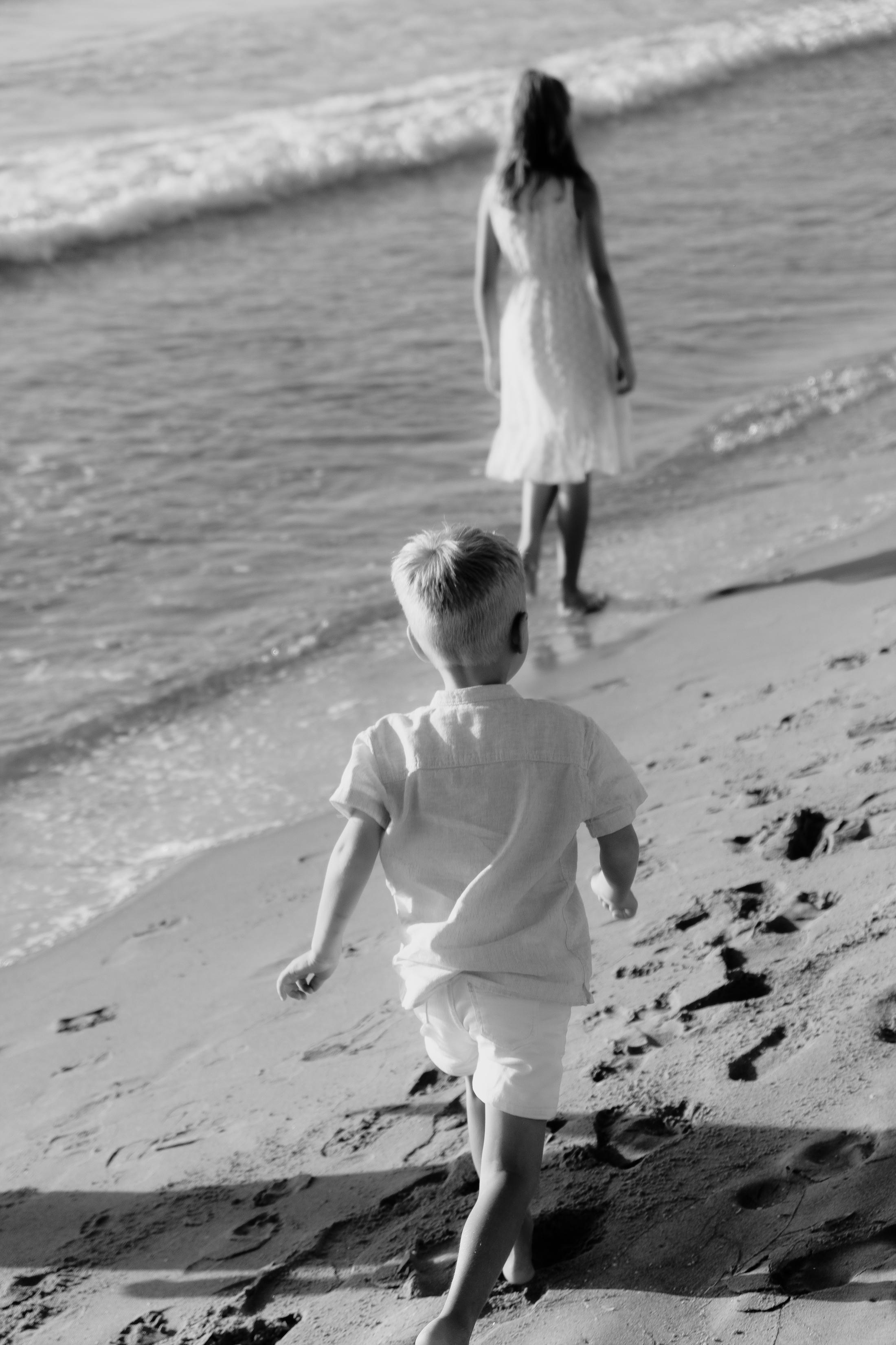 Big Family Photoshoot on the Beach in Spain — Family Photographer in Torrevieja, Alicante