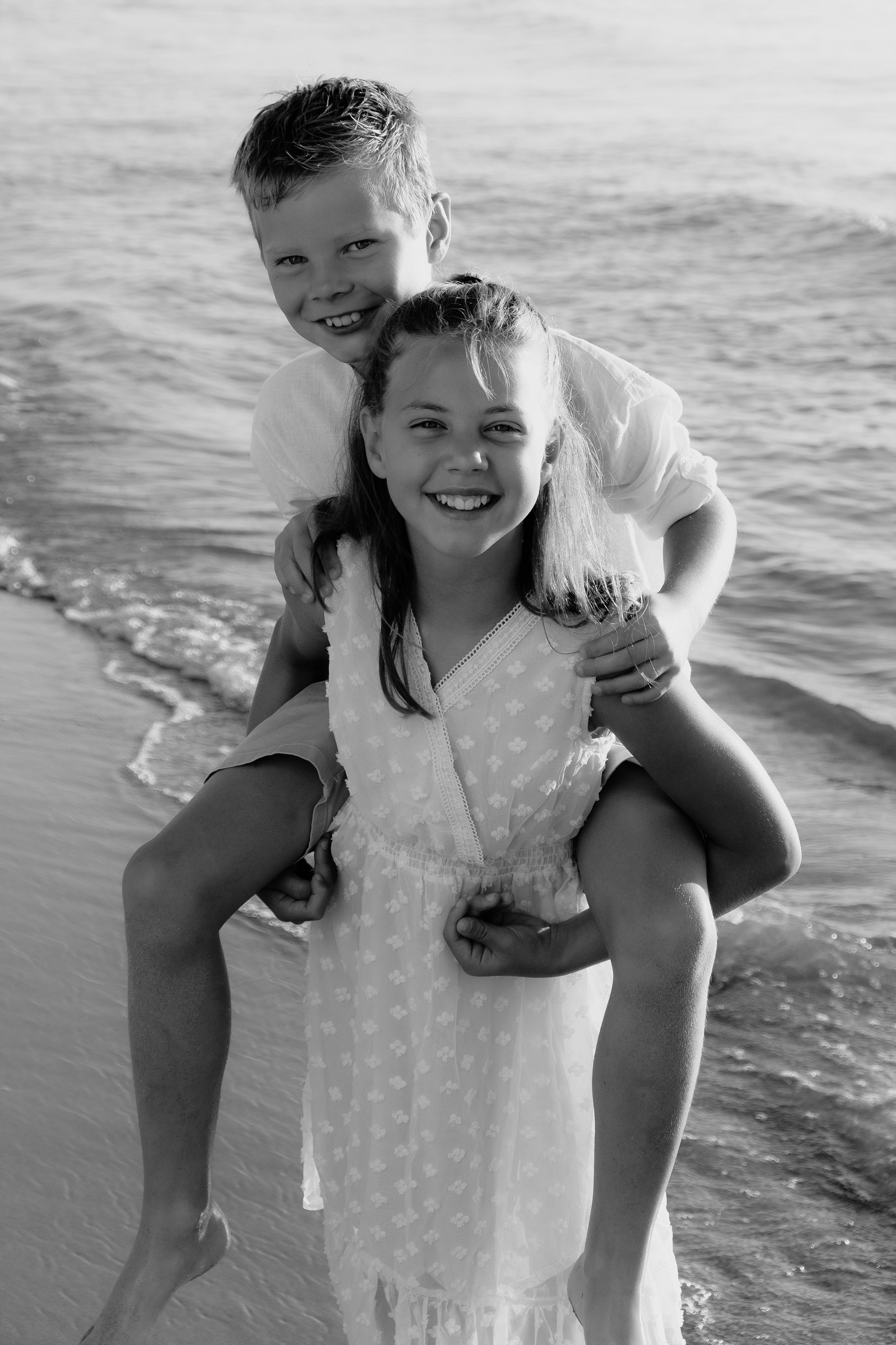 Big Family Photoshoot on the Beach in Spain — Family Photographer in Torrevieja, Alicante