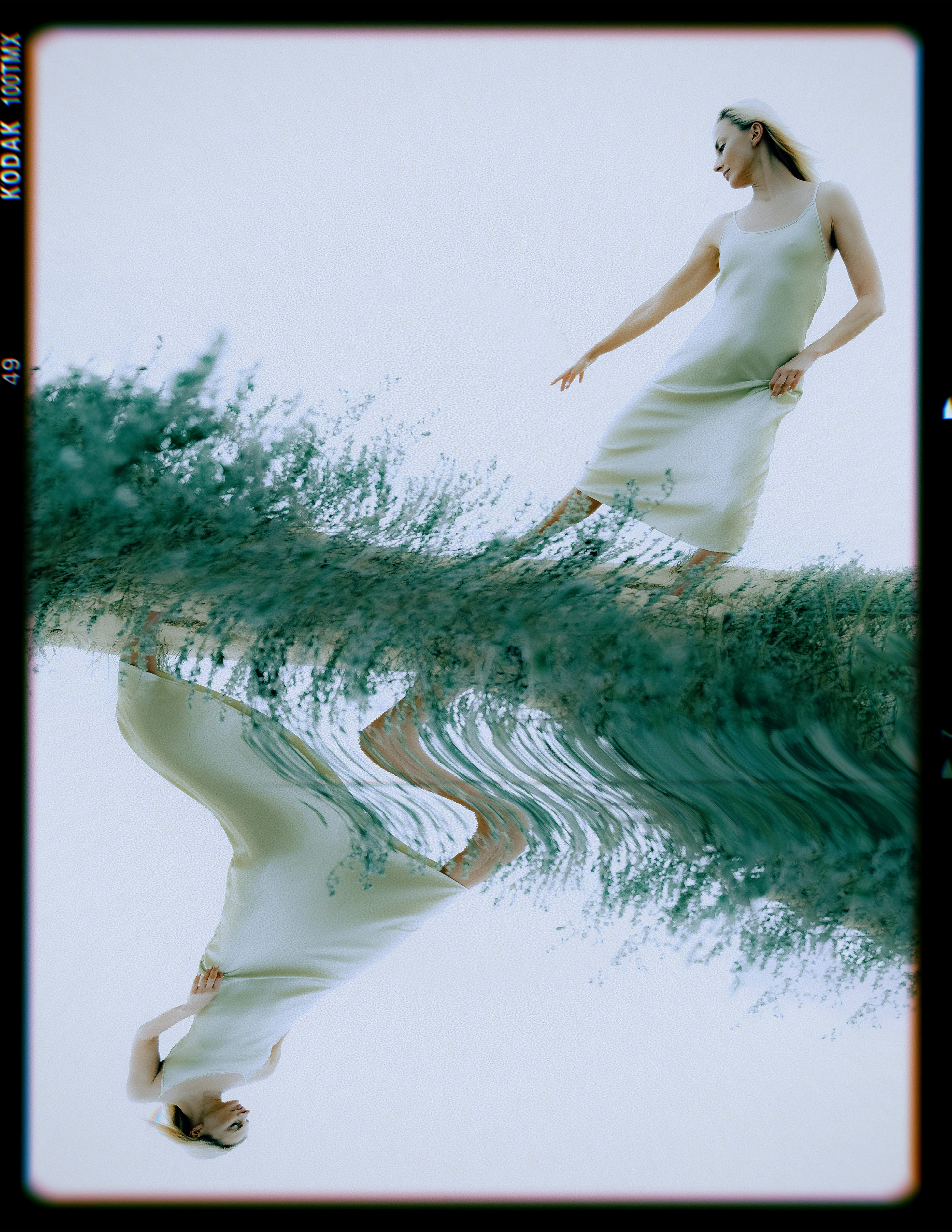 Atmospheric and tender photoshoot in the dunes of Guardamar — Portrait photographer in Spain