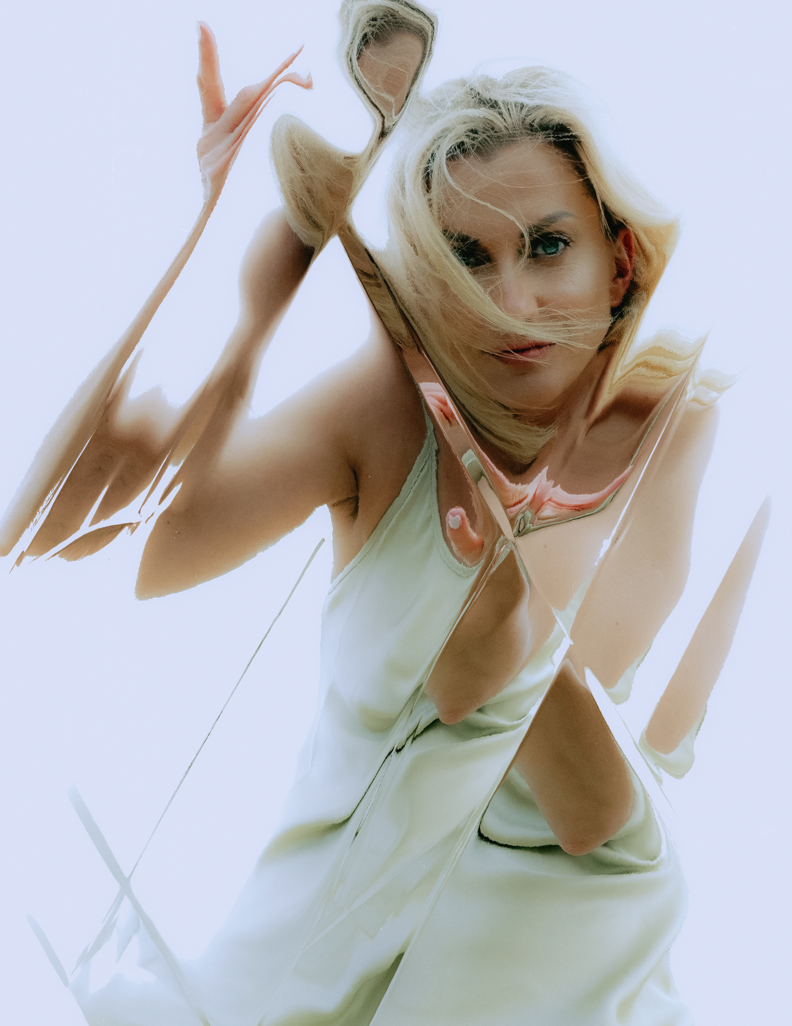 Atmospheric and tender photoshoot in the dunes of Guardamar — Portrait photographer in Spain