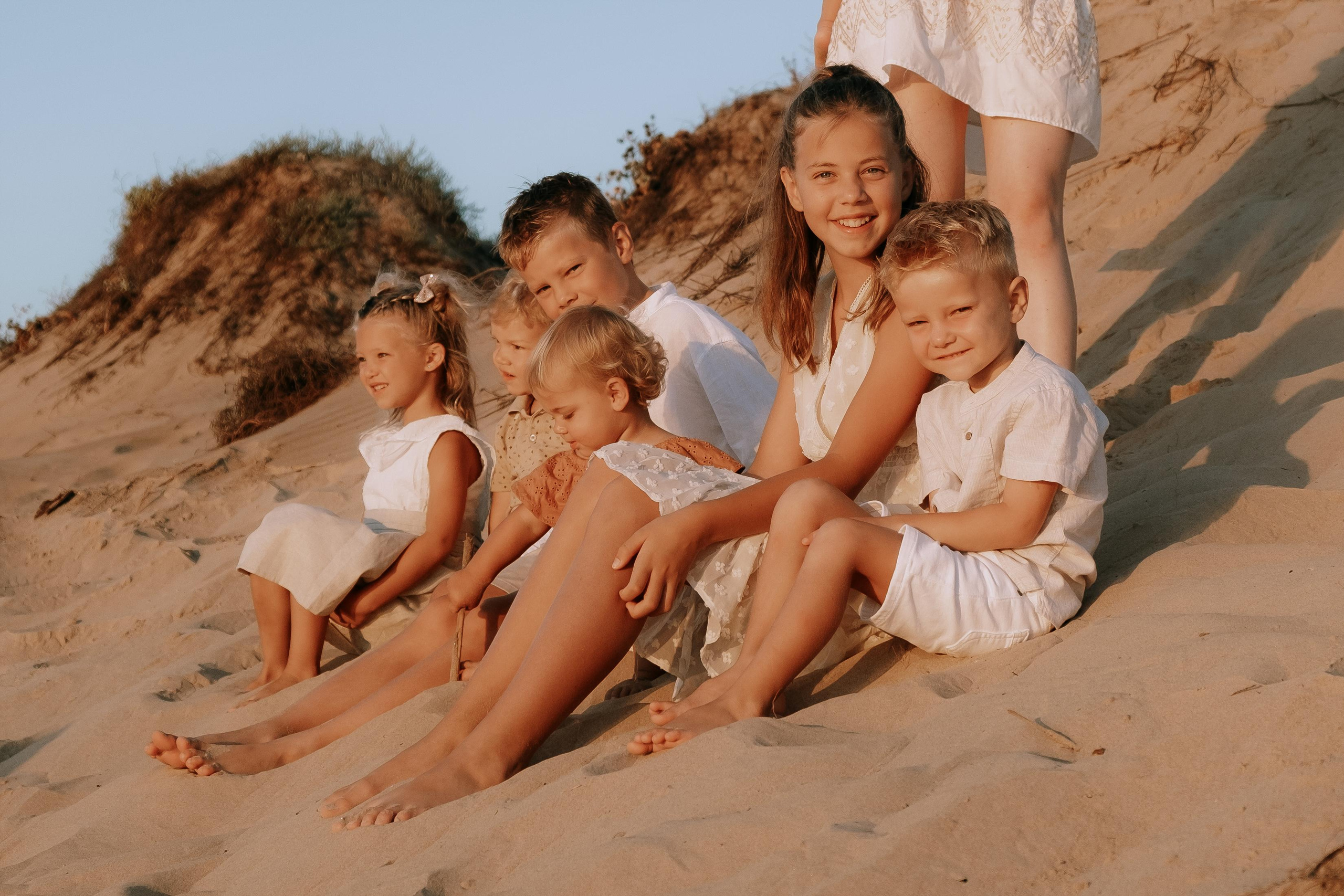 Big Family Photoshoot on the Beach in Spain — Family Photographer in Torrevieja, Alicante