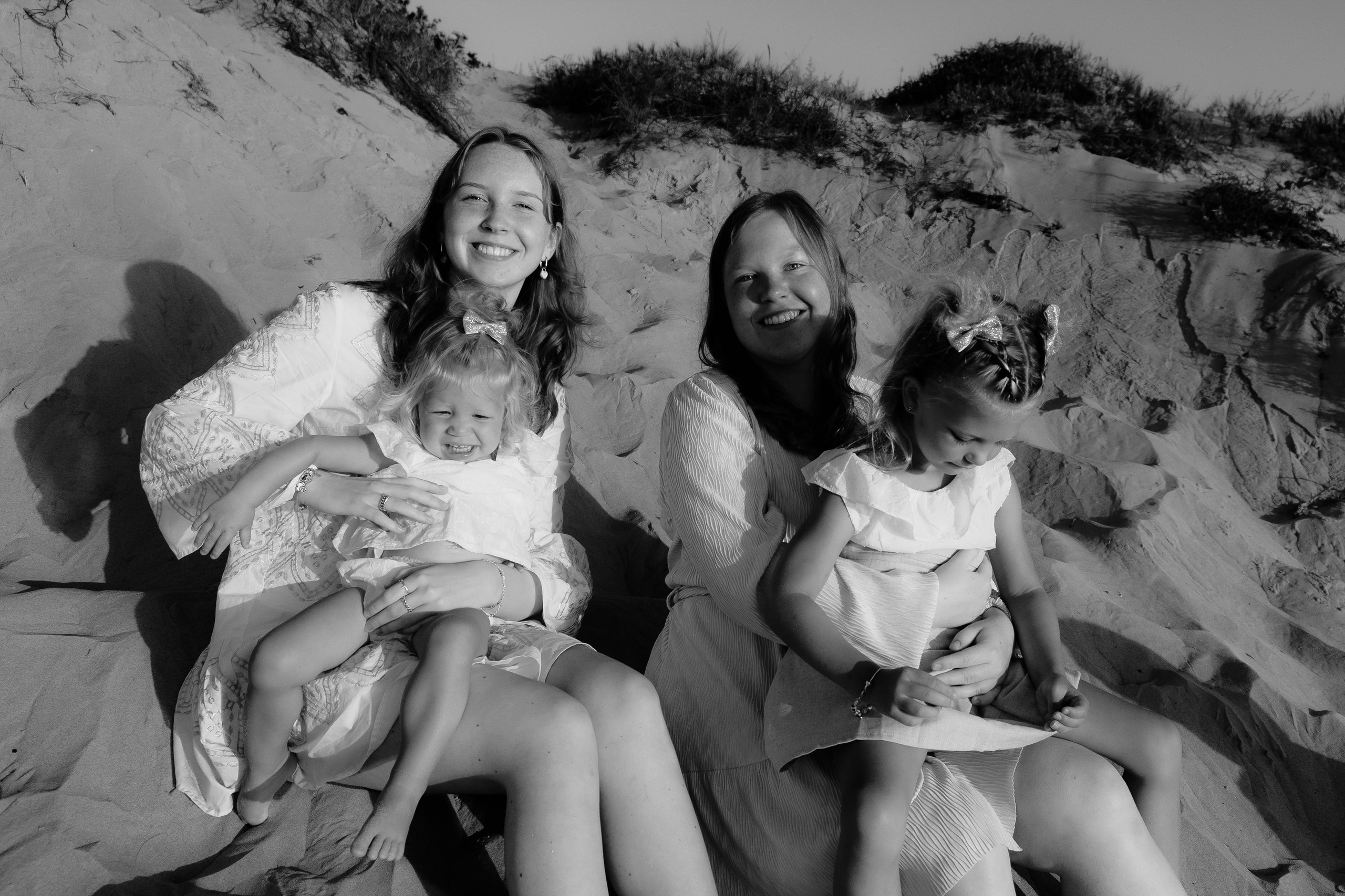Big Family Photoshoot on the Beach in Spain — Family Photographer in Torrevieja, Alicante