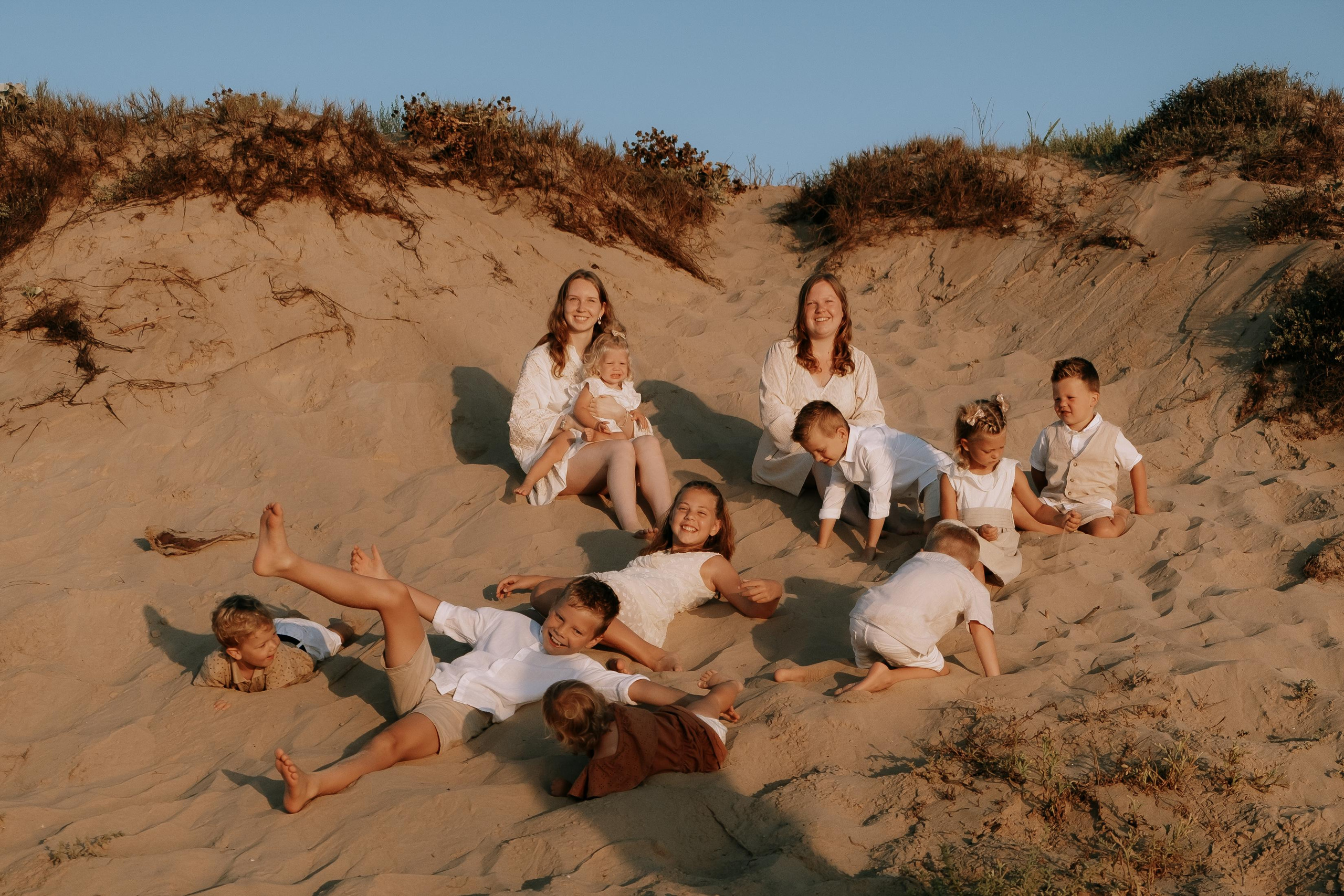 Big Family Photoshoot on the Beach in Spain — Family Photographer in Torrevieja, Alicante