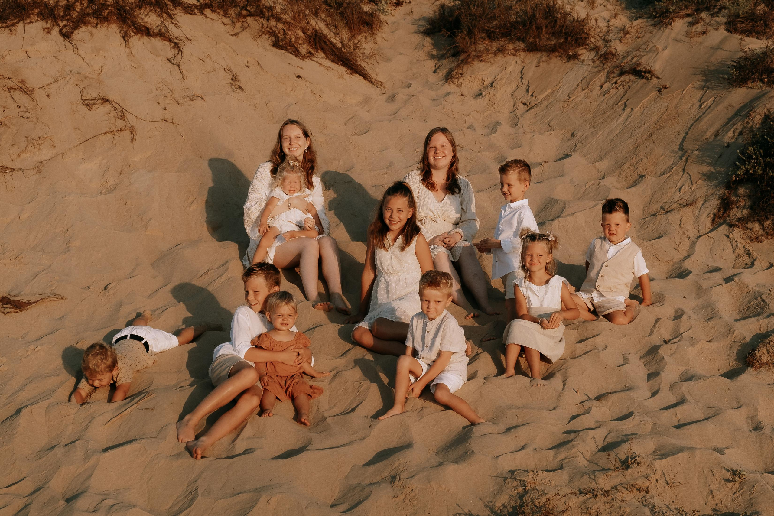Big Family Photoshoot on the Beach in Spain — Family Photographer in Torrevieja, Alicante