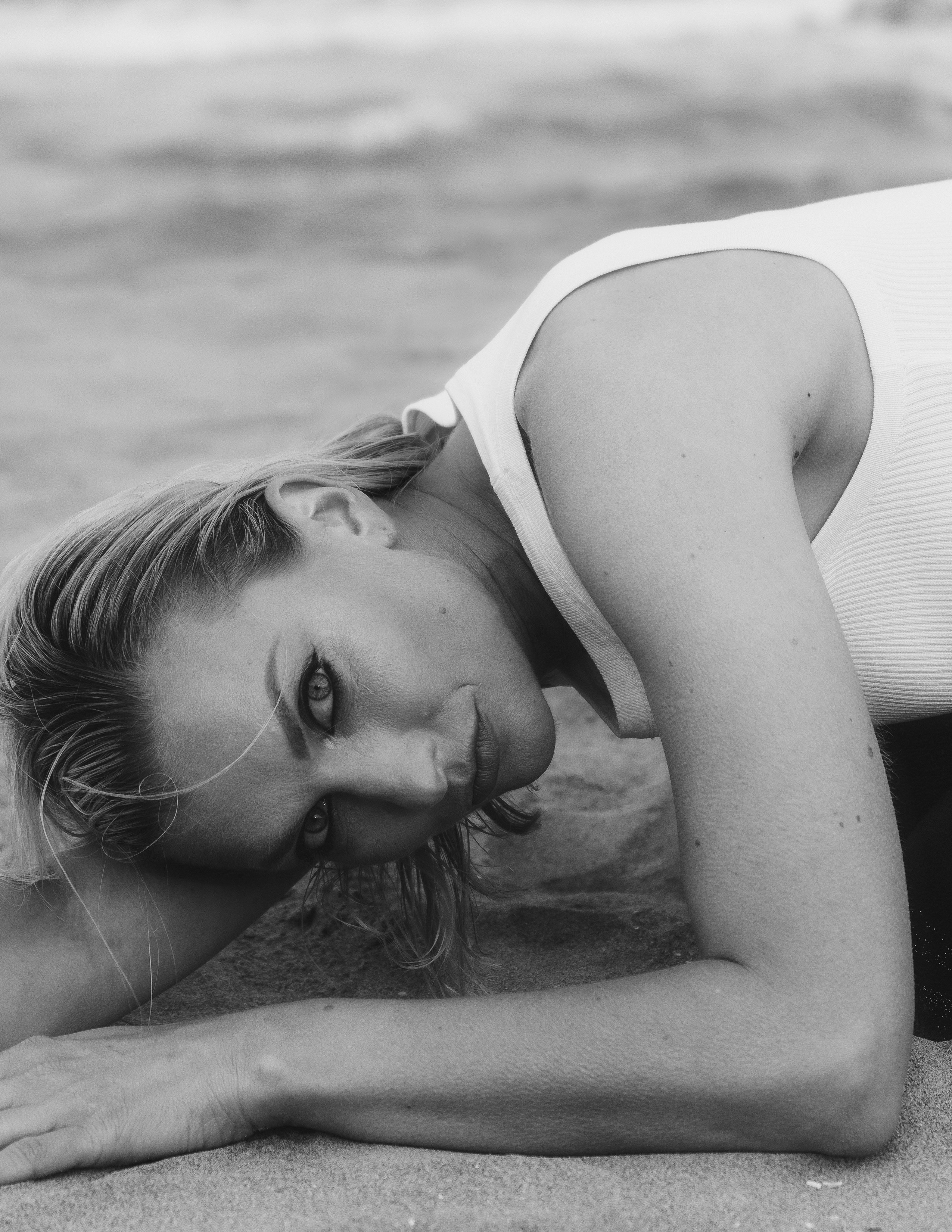 Портретная фотосессия на пляже Торревьехи на закате — атмосферные кадры для портфолио — Фотограф Андрей Луковников