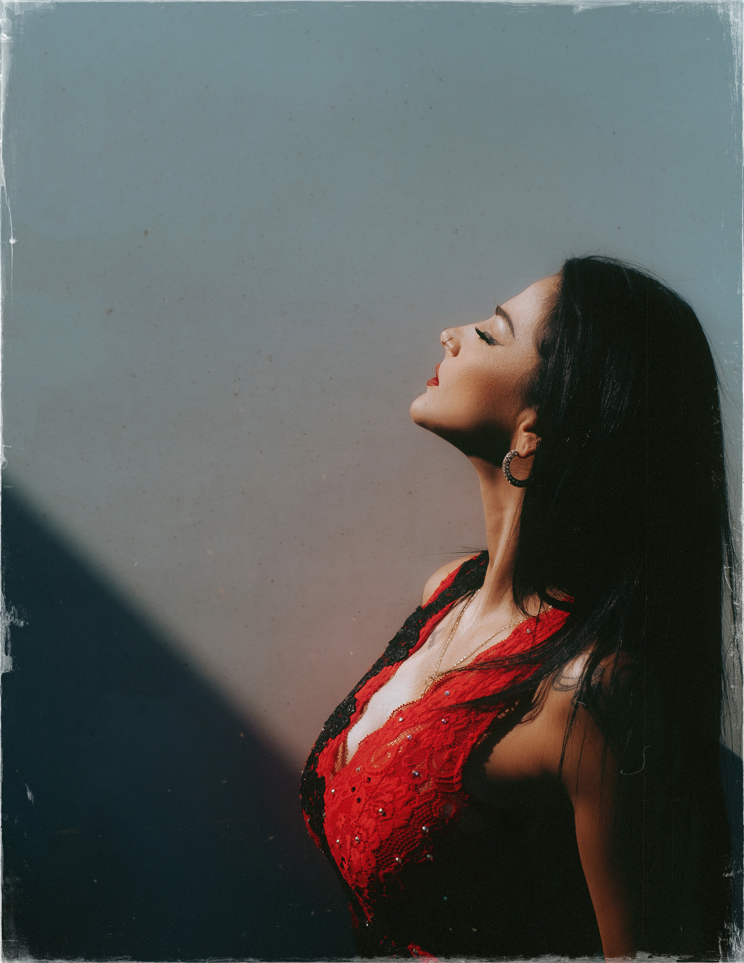 Glamorous photoshoot for a circus performer: motorcycle, fashion and dynamics