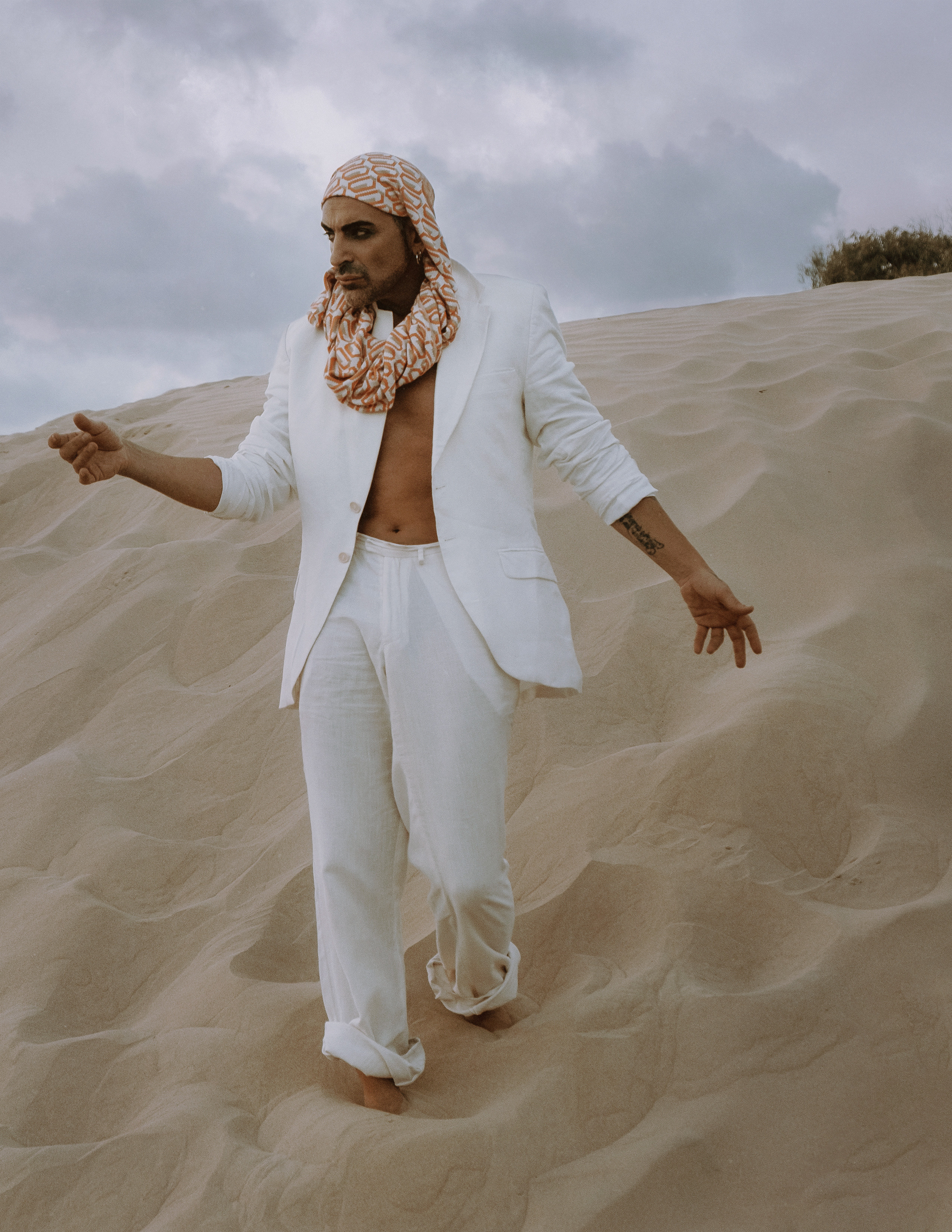 Портфолио-фотосессия в дюнах Аликанте — креативные образы и уникальные наряды от дизайнера — Фотограф Андрей Луковников