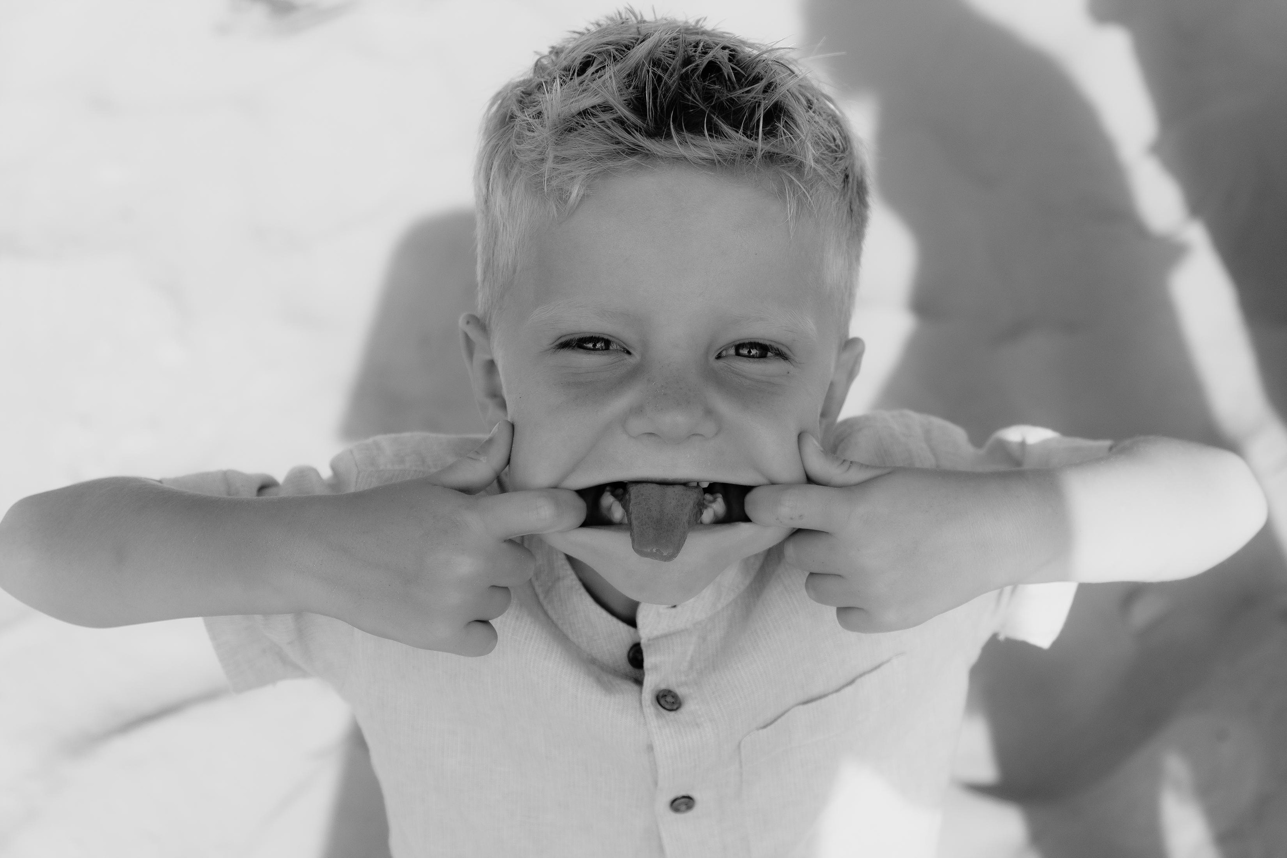 Big Family Photoshoot on the Beach in Spain — Family Photographer in Torrevieja, Alicante