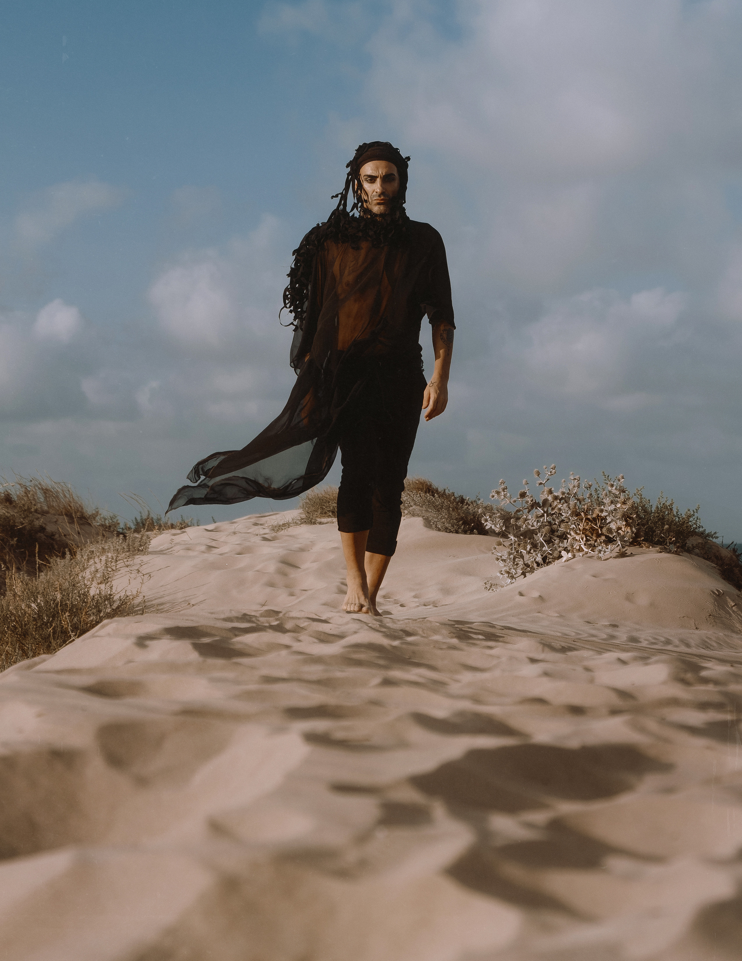 Портфолио-фотосессия в дюнах Аликанте — креативные образы и уникальные наряды от дизайнера — Фотограф Андрей Луковников