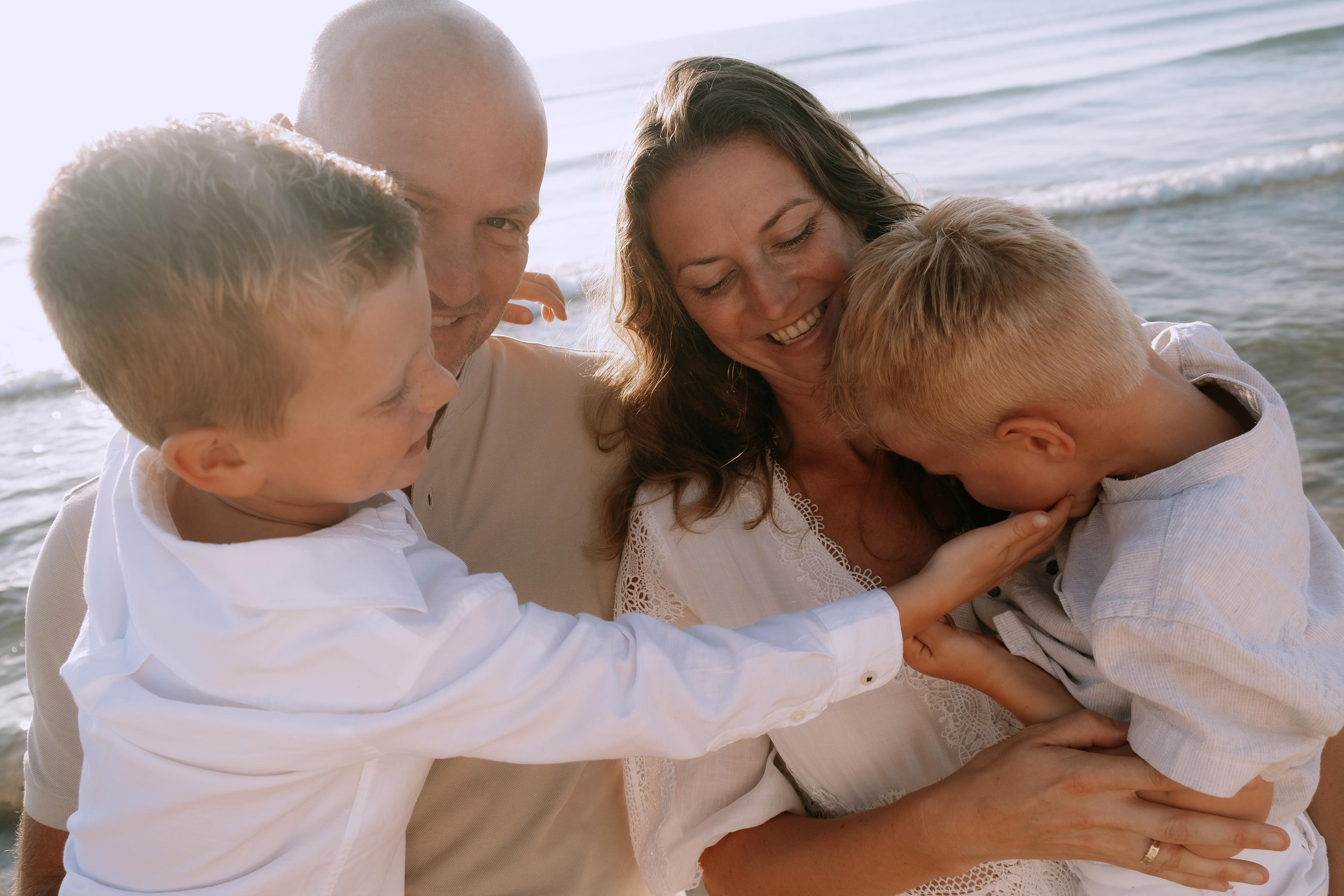 Big Family Photoshoot on the Beach in Spain — Family Photographer in Torrevieja, Alicante