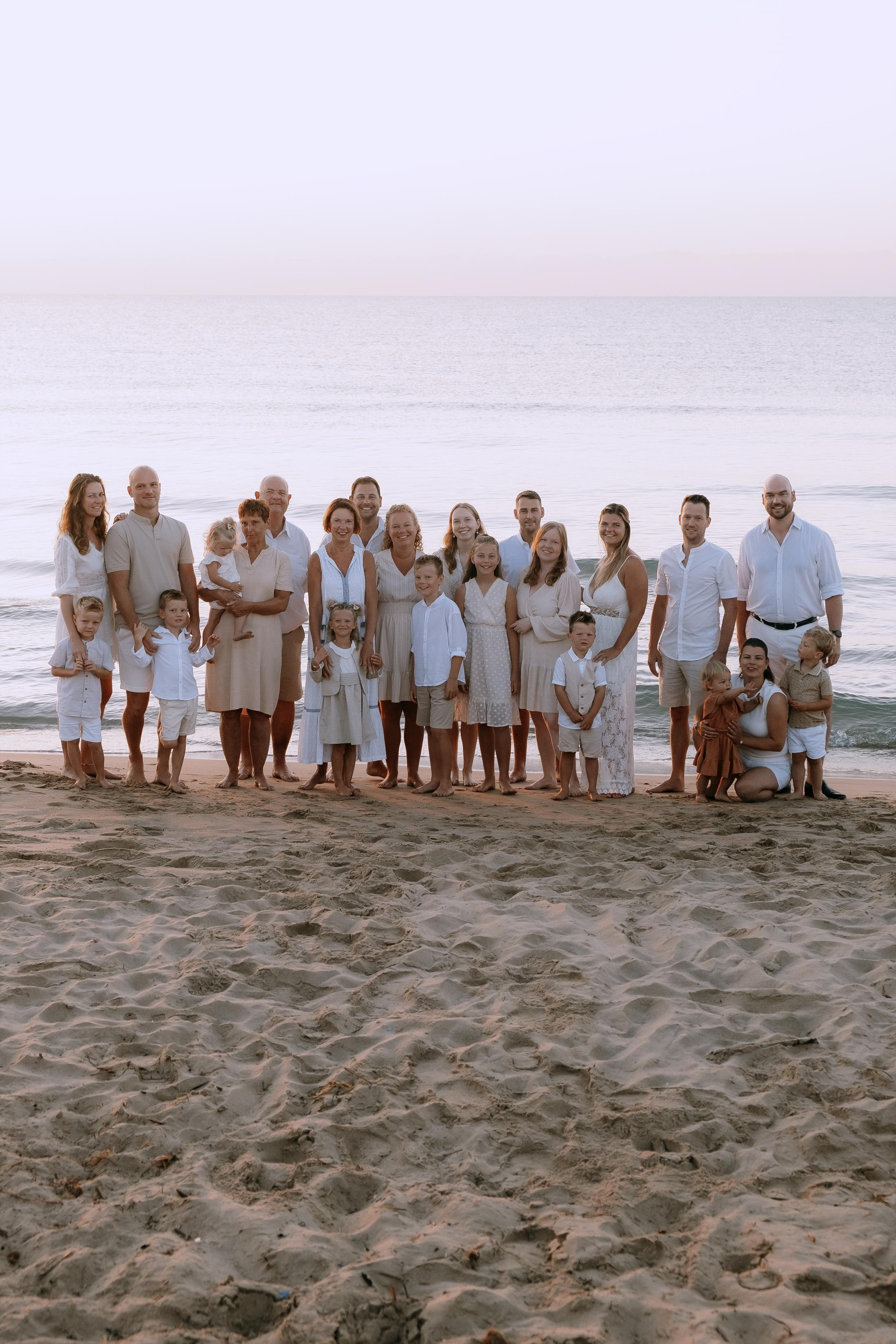 Big Family Photoshoot on the Beach in Spain — Family Photographer in Torrevieja, Alicante