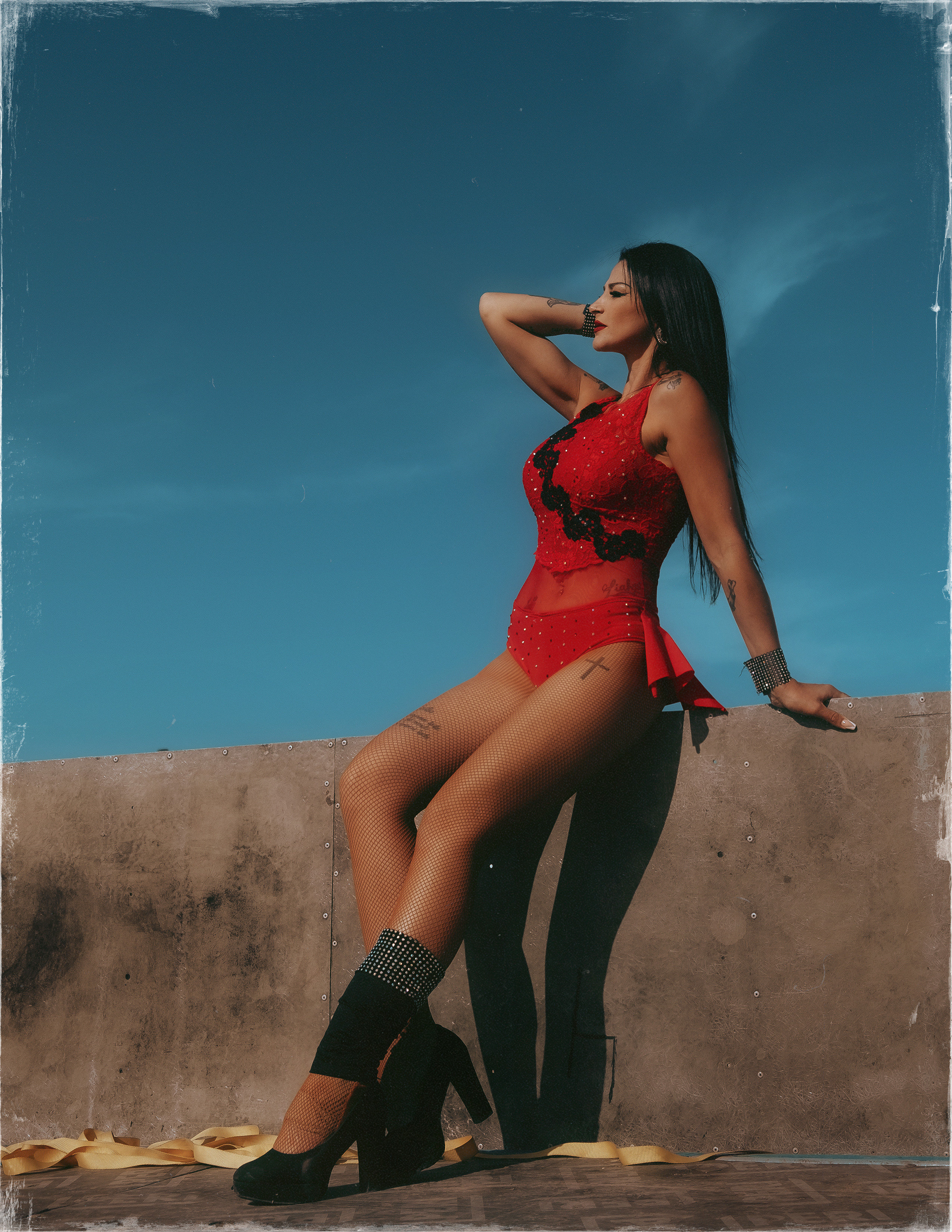 Glamorous photoshoot for a circus performer: motorcycle, fashion and dynamics