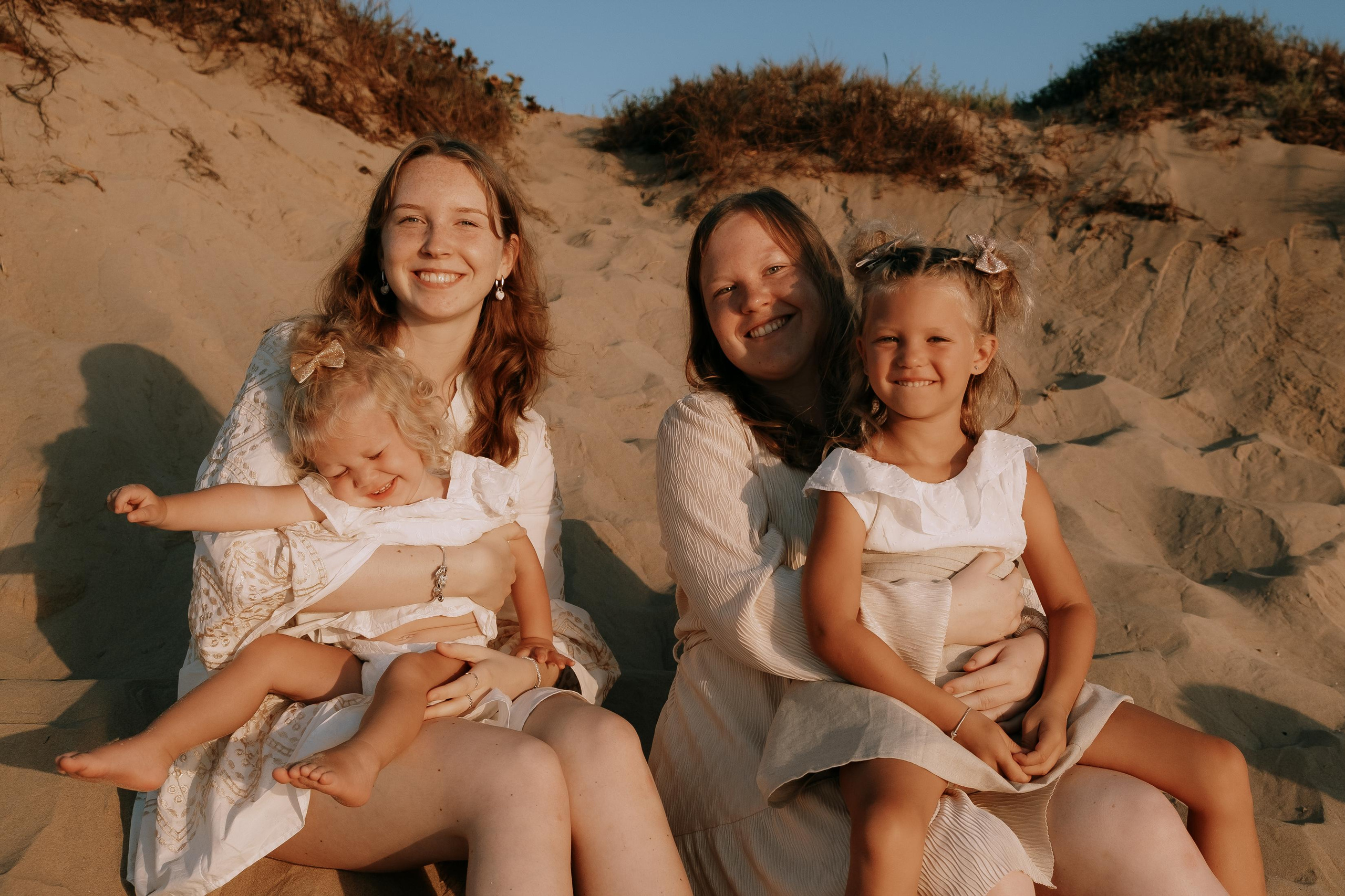 Big Family Photoshoot on the Beach in Spain — Family Photographer in Torrevieja, Alicante