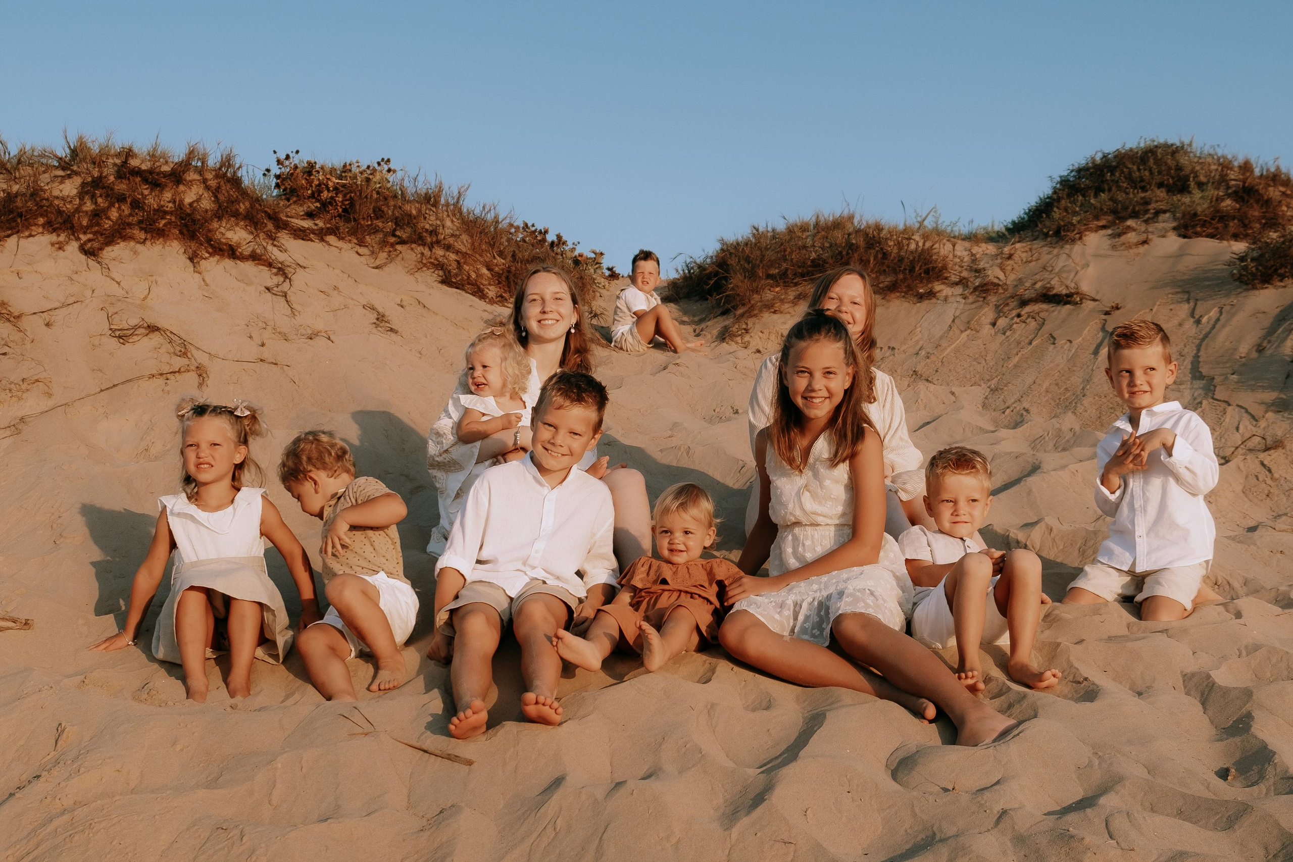 Big Family Photoshoot on the Beach in Spain — Family Photographer in Torrevieja, Alicante