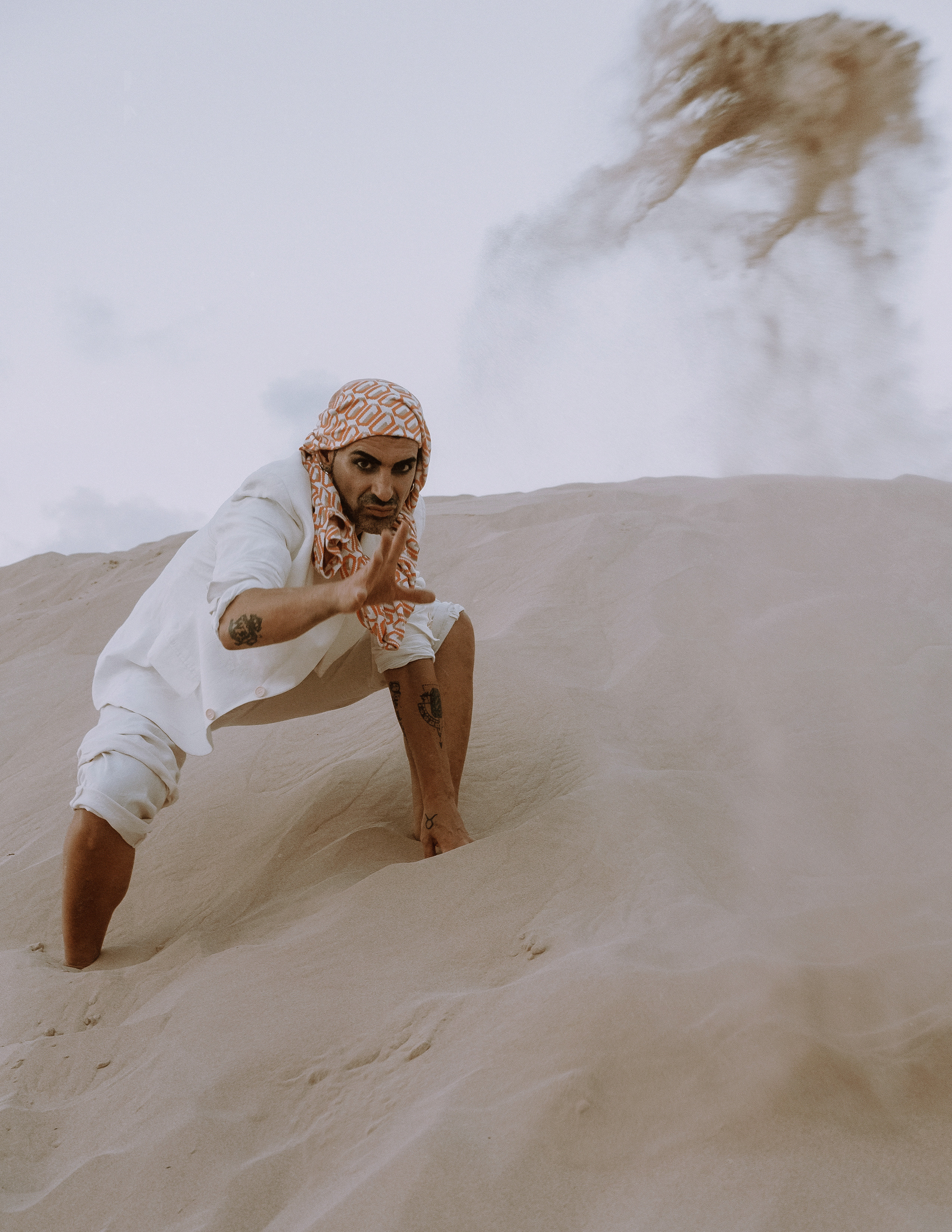 Портфолио-фотосессия в дюнах Аликанте — креативные образы и уникальные наряды от дизайнера — Фотограф Андрей Луковников