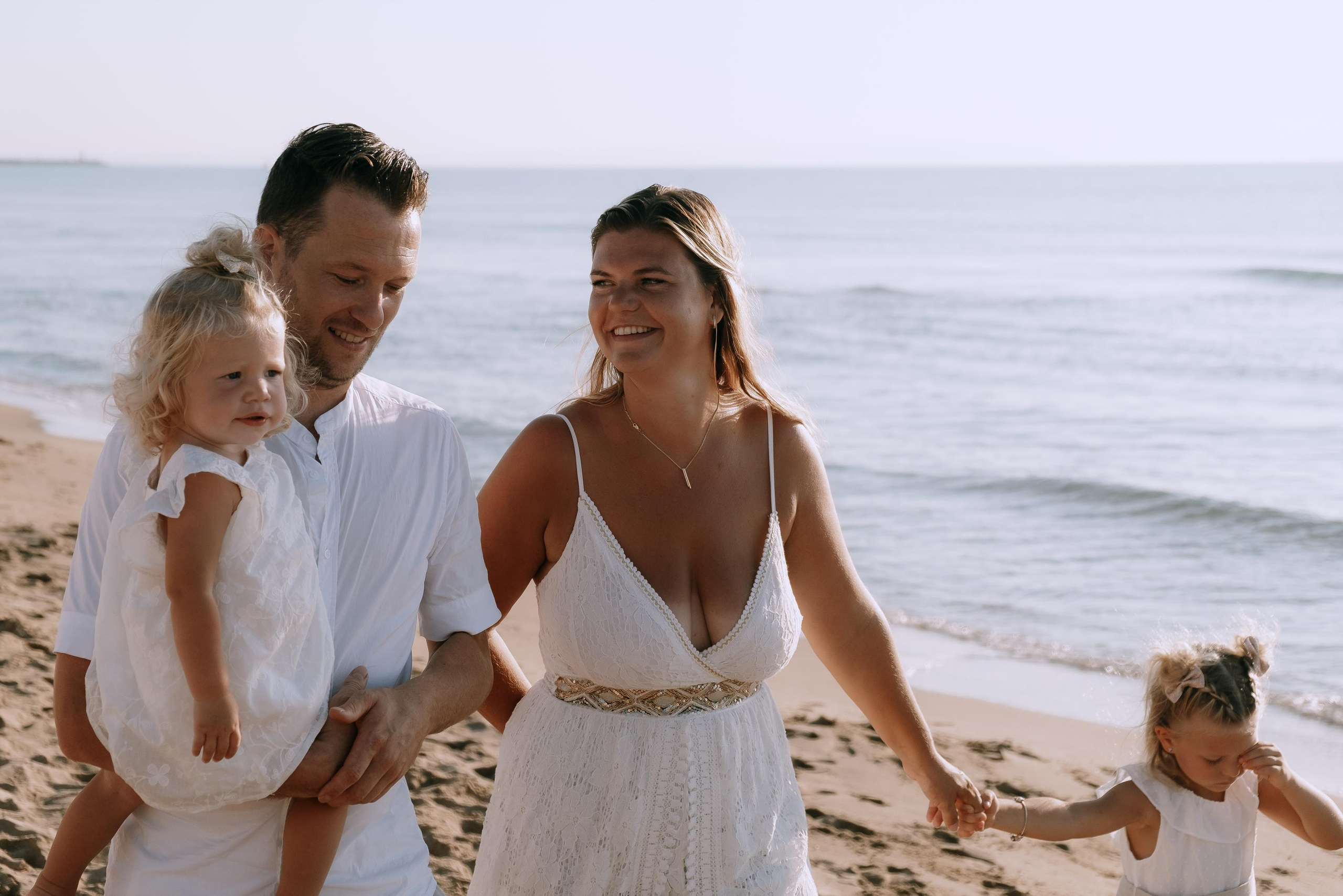 Big Family Photoshoot on the Beach in Spain — Family Photographer in Torrevieja, Alicante