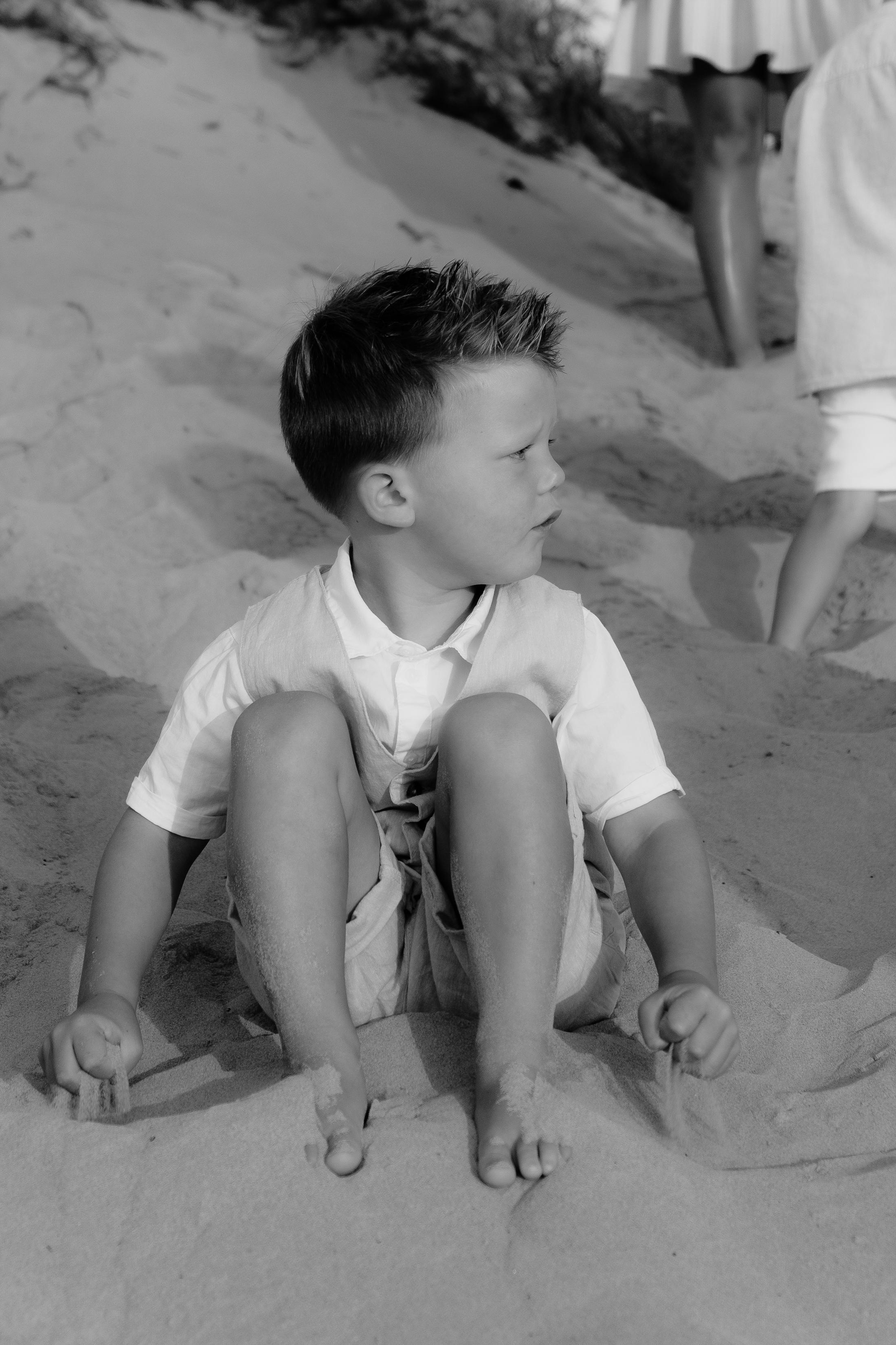 Big Family Photoshoot on the Beach in Spain — Family Photographer in Torrevieja, Alicante