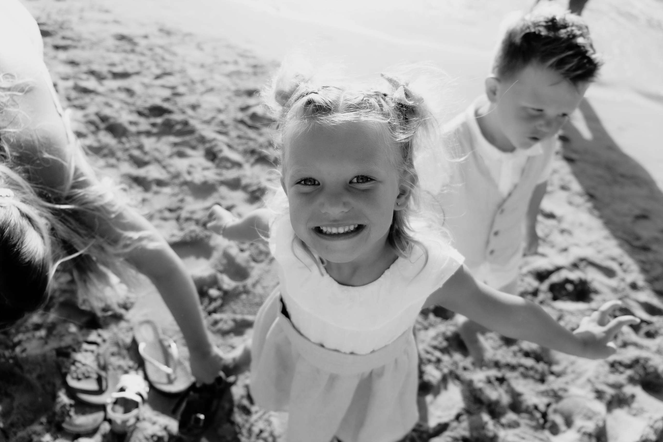 Big Family Photoshoot on the Beach in Spain — Family Photographer in Torrevieja, Alicante