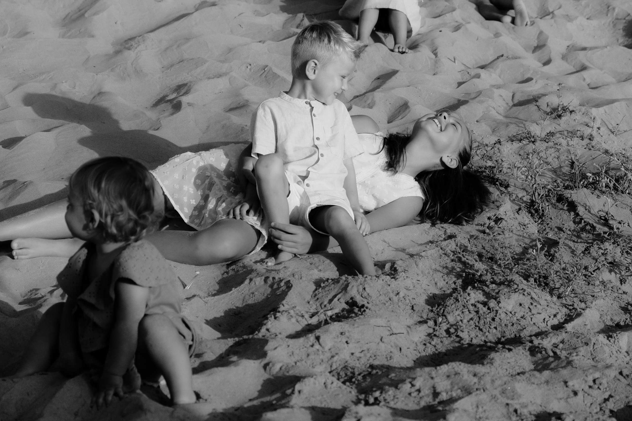Big Family Photoshoot on the Beach in Spain — Family Photographer in Torrevieja, Alicante