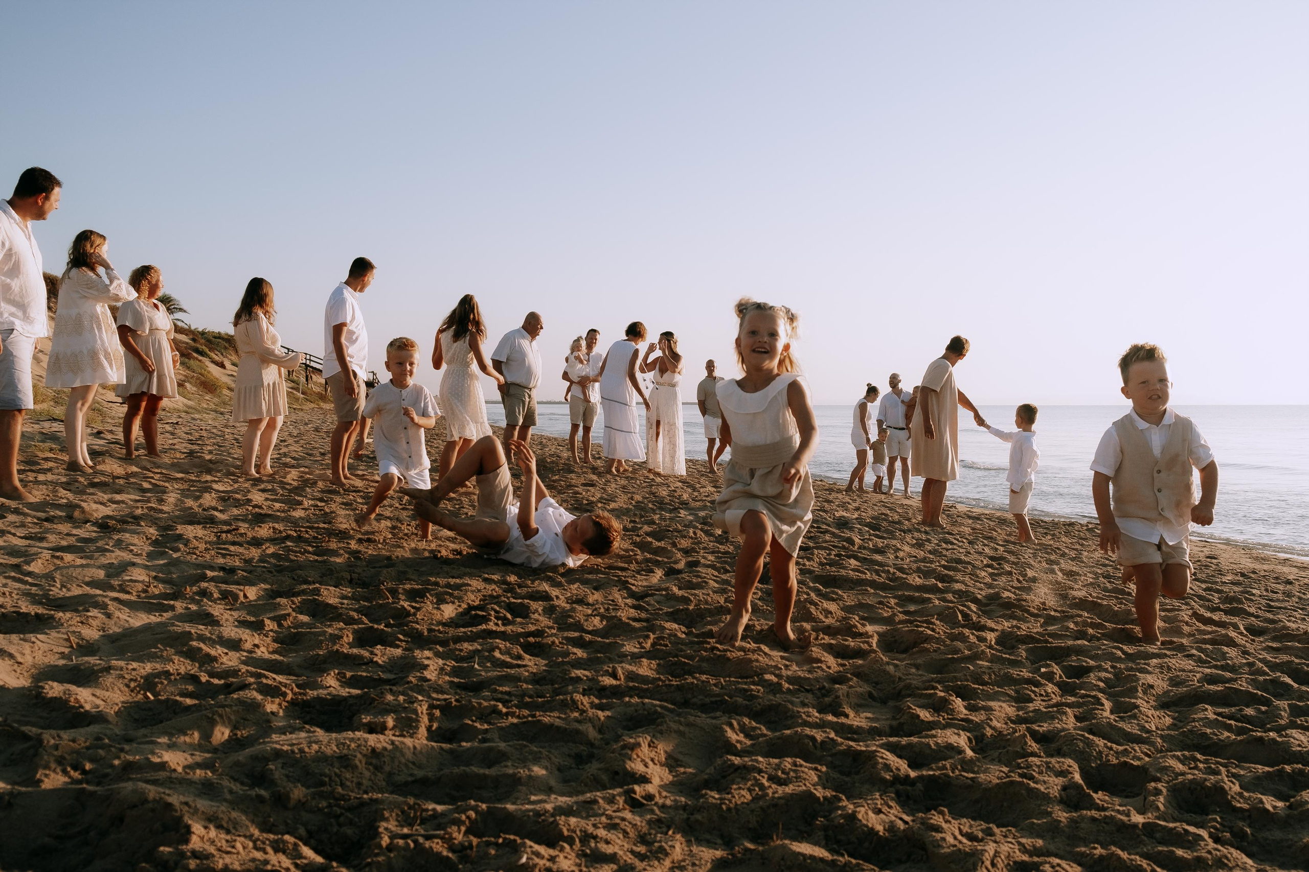 Big Family Photoshoot on the Beach in Spain — Family Photographer in Torrevieja, Alicante