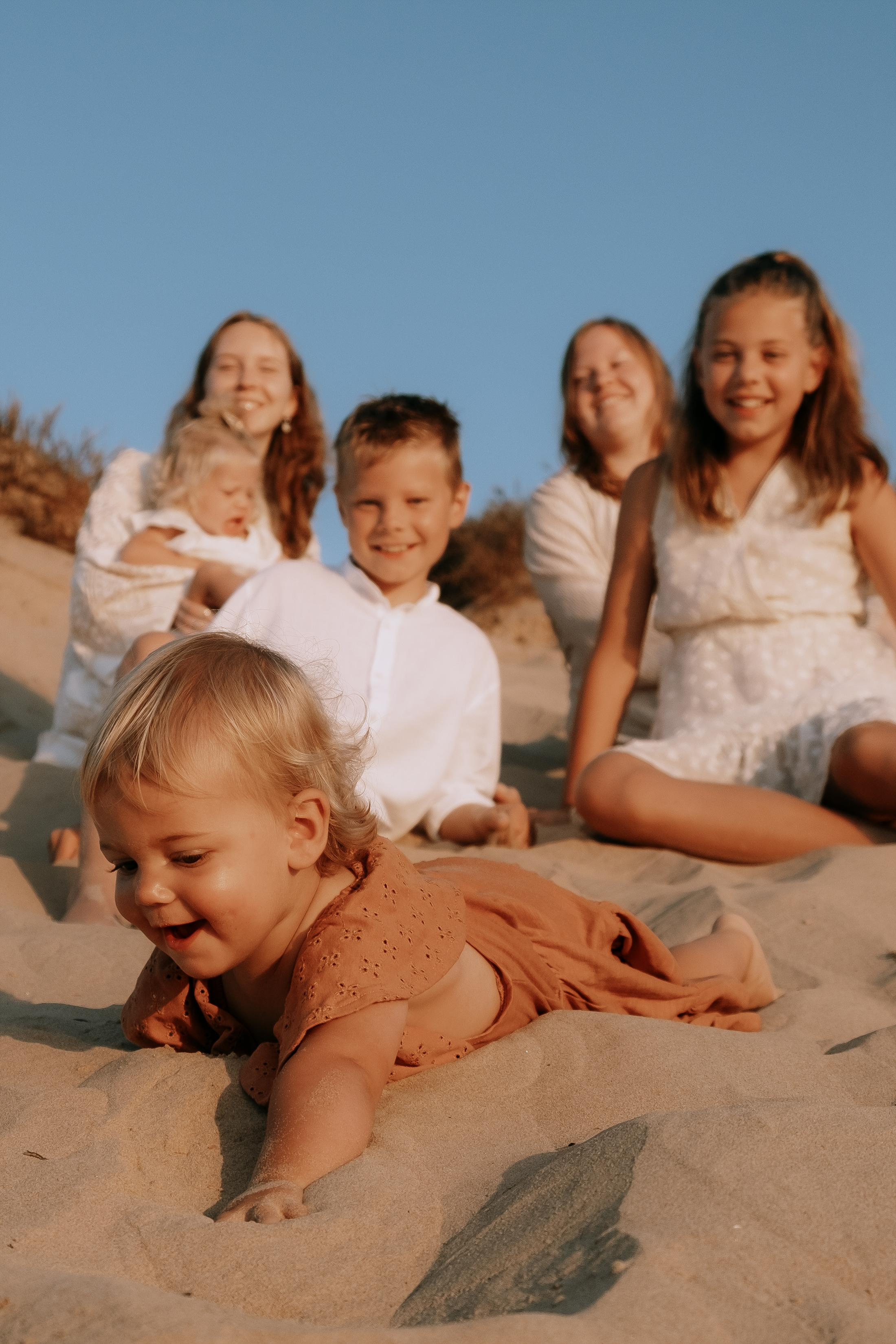 Big Family Photoshoot on the Beach in Spain — Family Photographer in Torrevieja, Alicante
