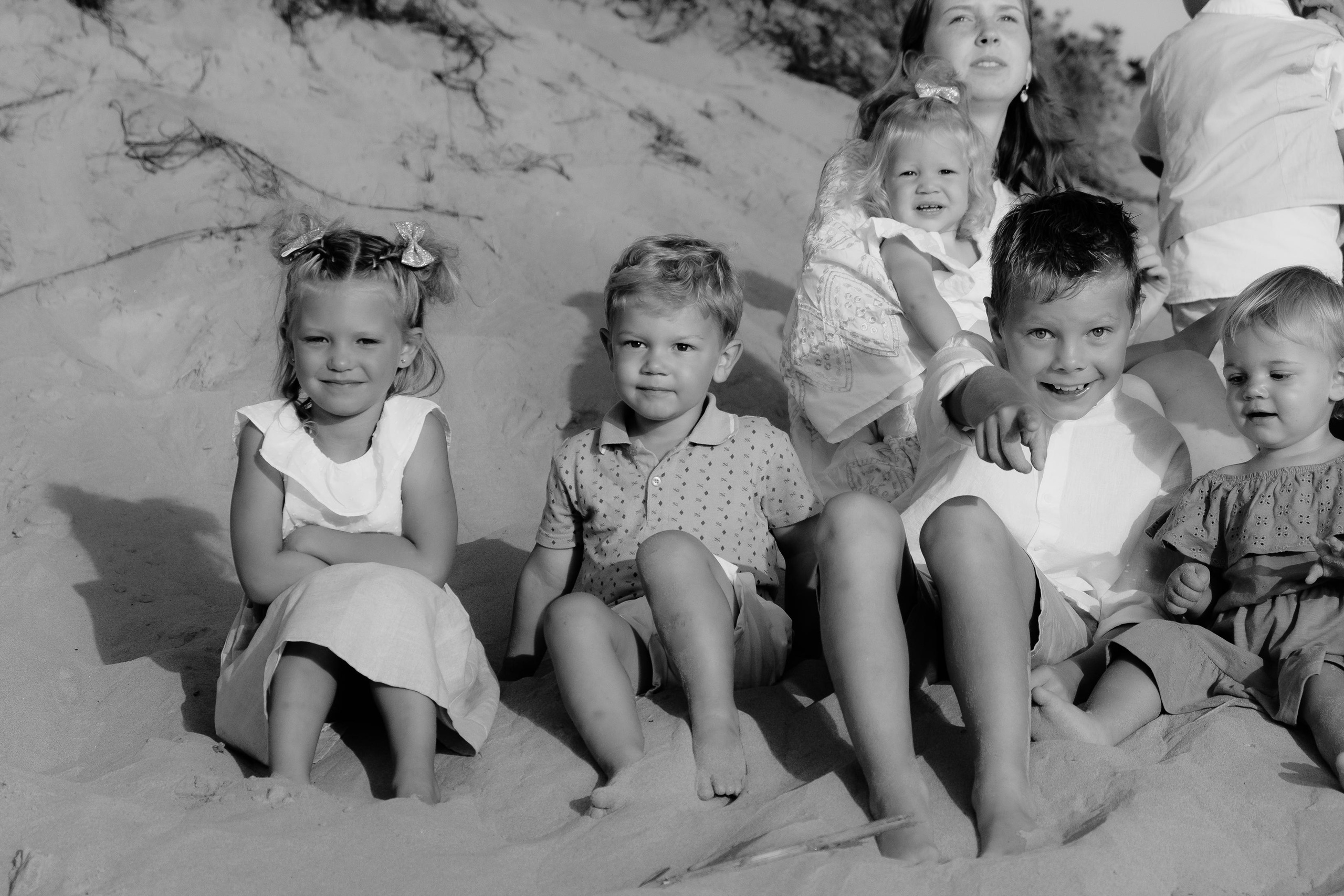 Big Family Photoshoot on the Beach in Spain — Family Photographer in Torrevieja, Alicante