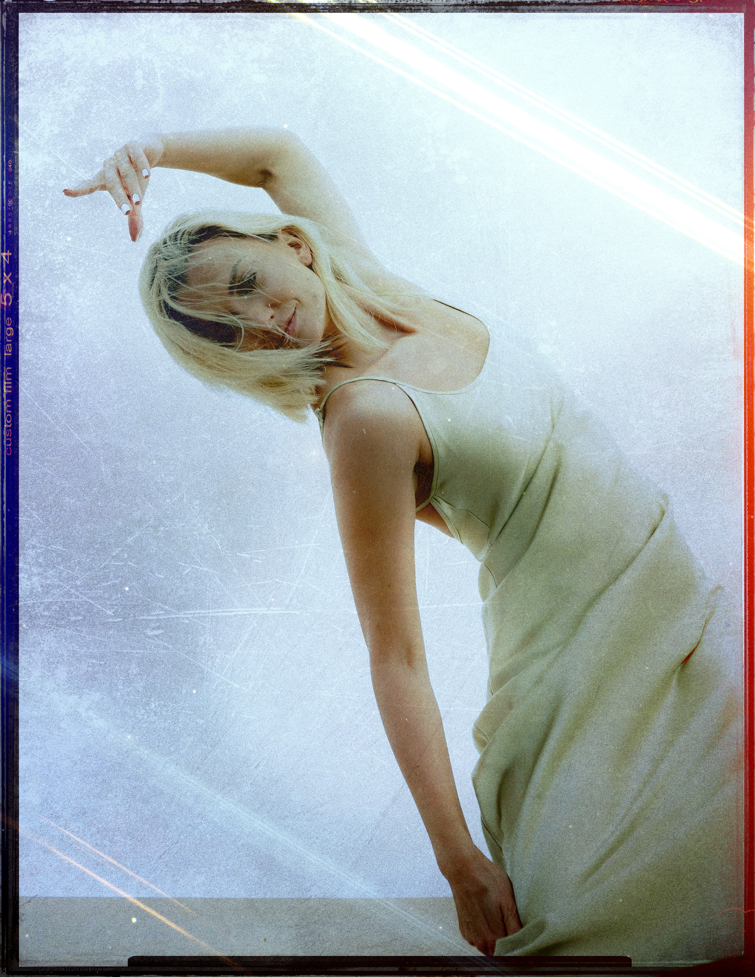 Atmospheric and tender photoshoot in the dunes of Guardamar — Portrait photographer in Spain