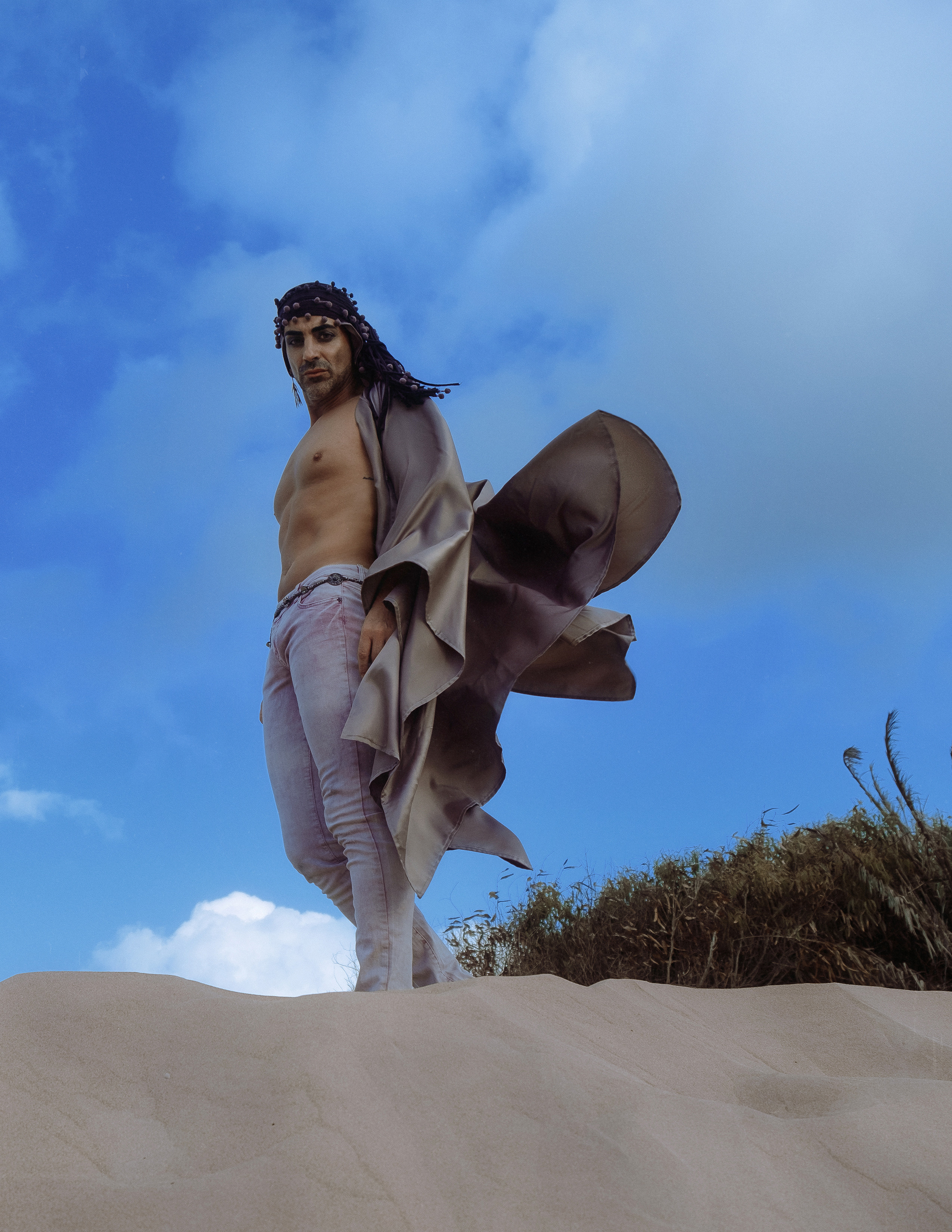 Портфолио-фотосессия в дюнах Аликанте — креативные образы и уникальные наряды от дизайнера — Фотограф Андрей Луковников
