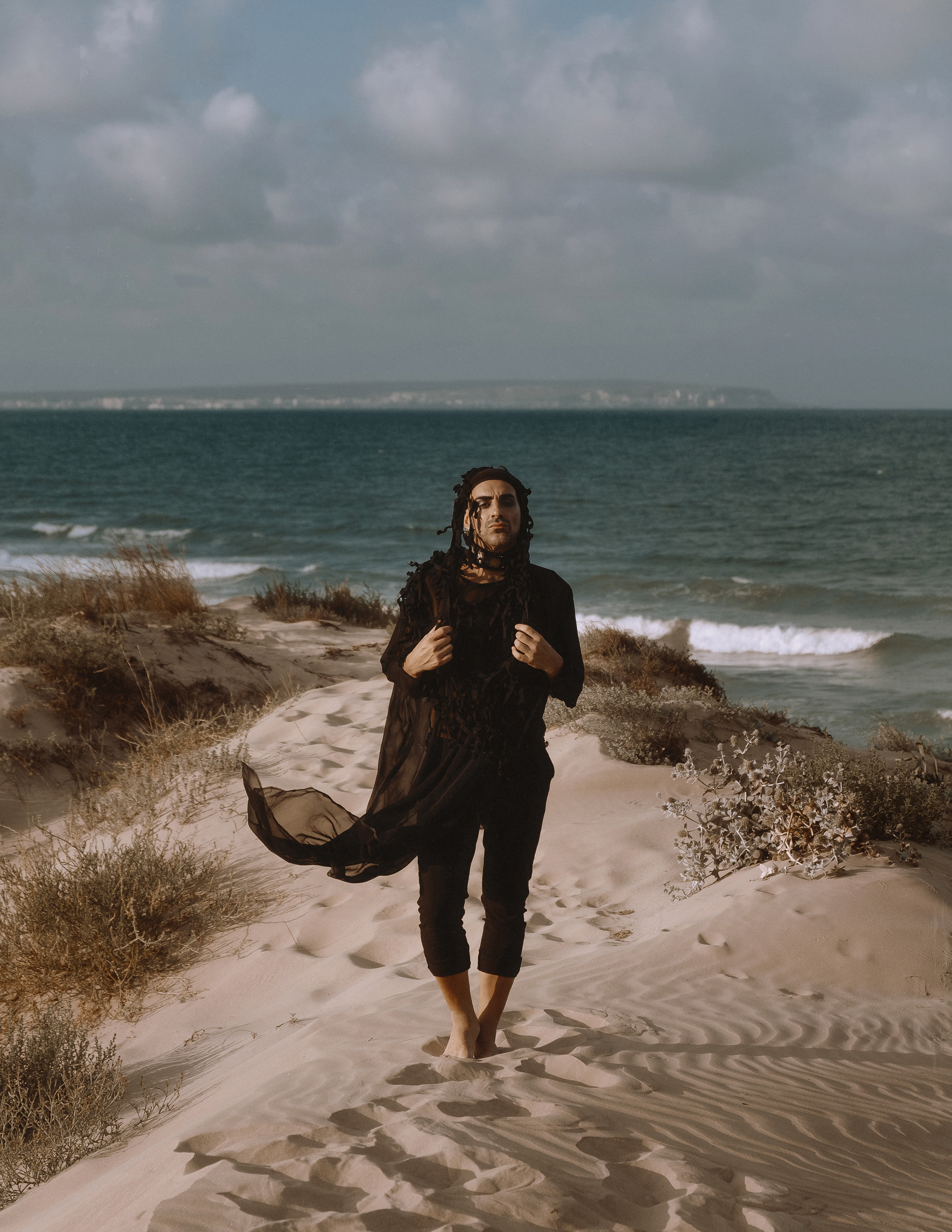 Портфолио-фотосессия в дюнах Аликанте — креативные образы и уникальные наряды от дизайнера — Фотограф Андрей Луковников