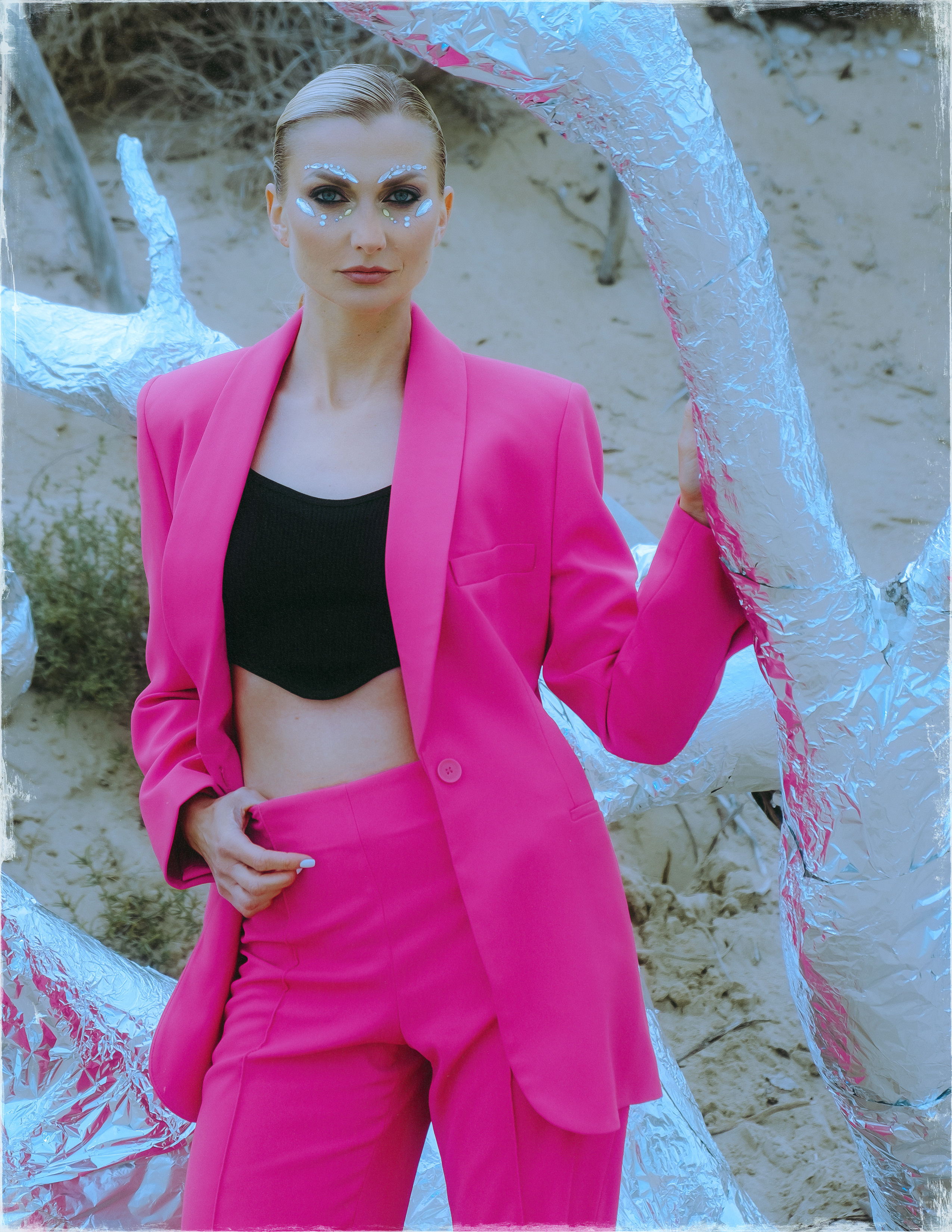 Стилизованная фэшн-съемка на пляже в Гуардамаре