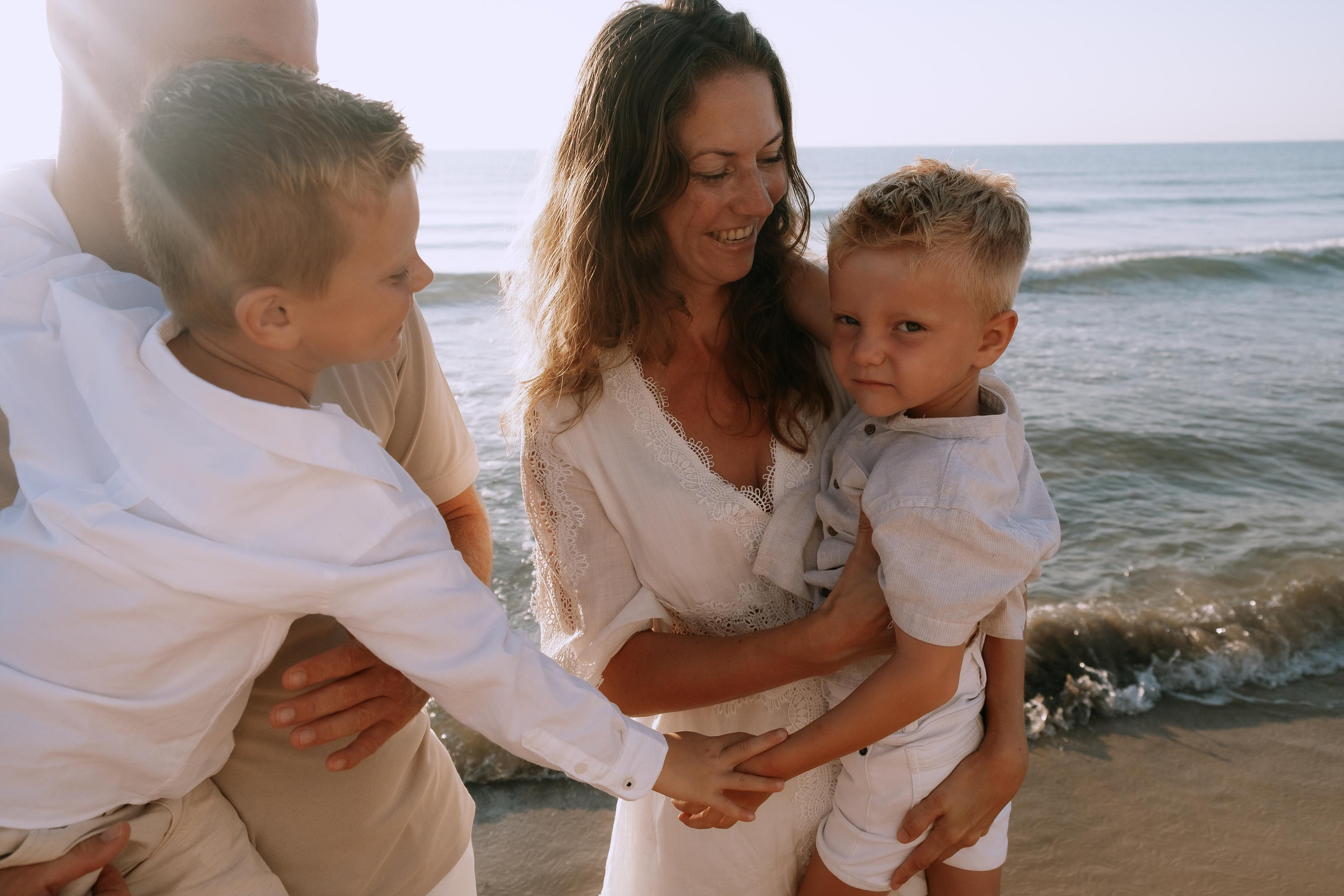 Big Family Photoshoot on the Beach in Spain — Family Photographer in Torrevieja, Alicante