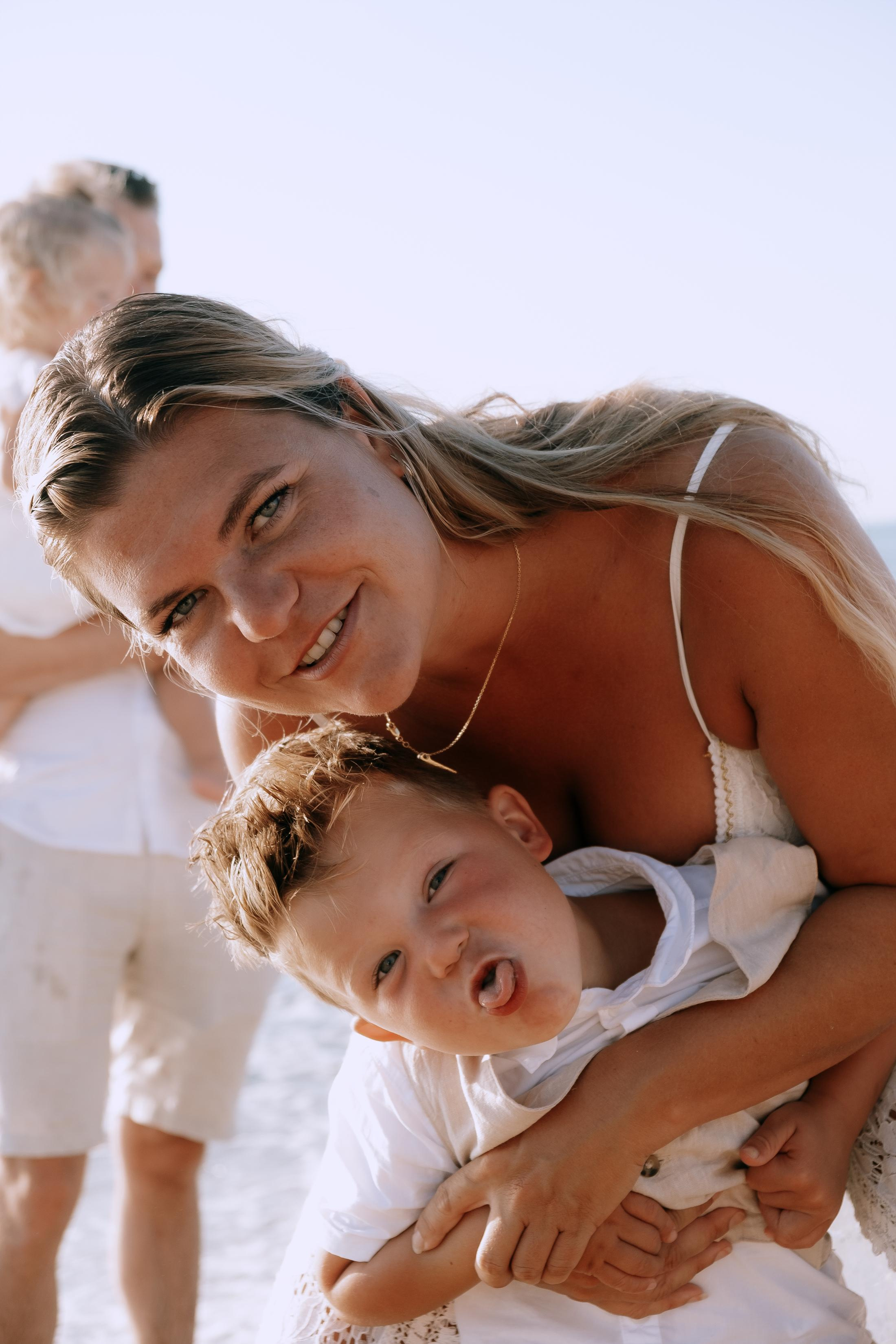 Big Family Photoshoot on the Beach in Spain — Family Photographer in Torrevieja, Alicante