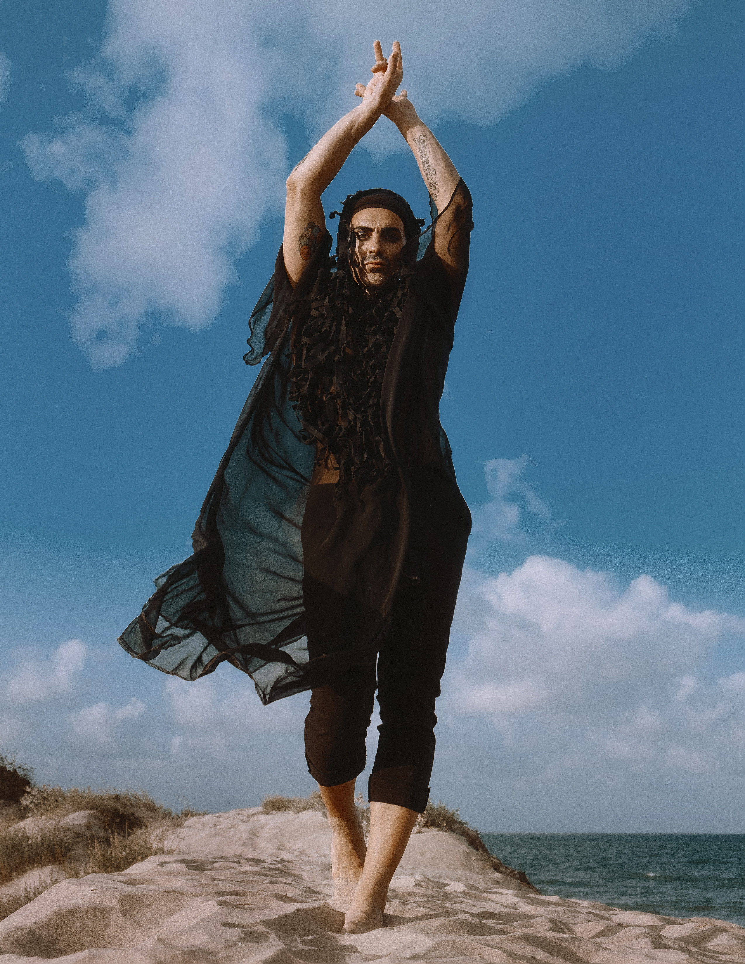 Портфолио-фотосессия в дюнах Аликанте — креативные образы и уникальные наряды от дизайнера — Фотограф Андрей Луковников