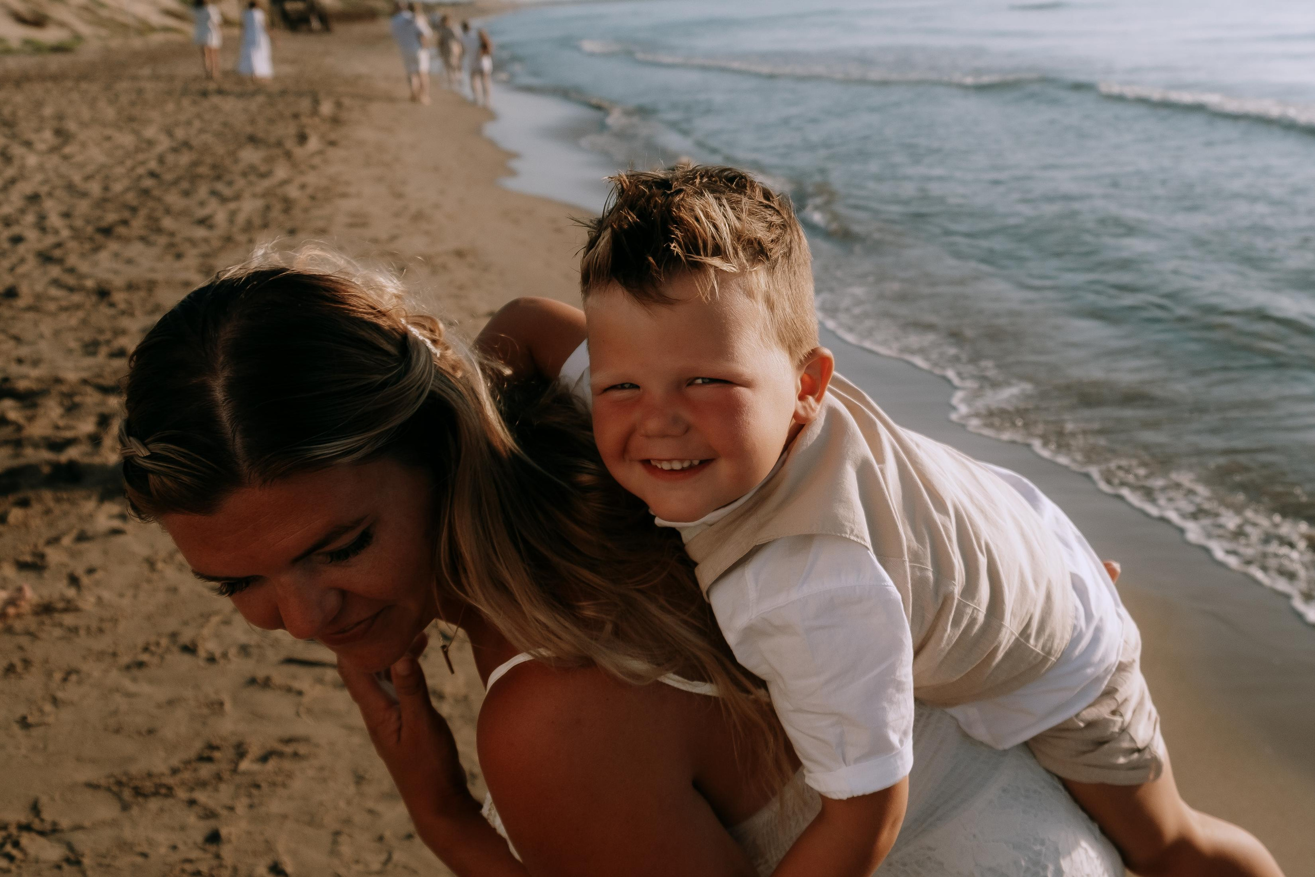 Big Family Photoshoot on the Beach in Spain — Family Photographer in Torrevieja, Alicante