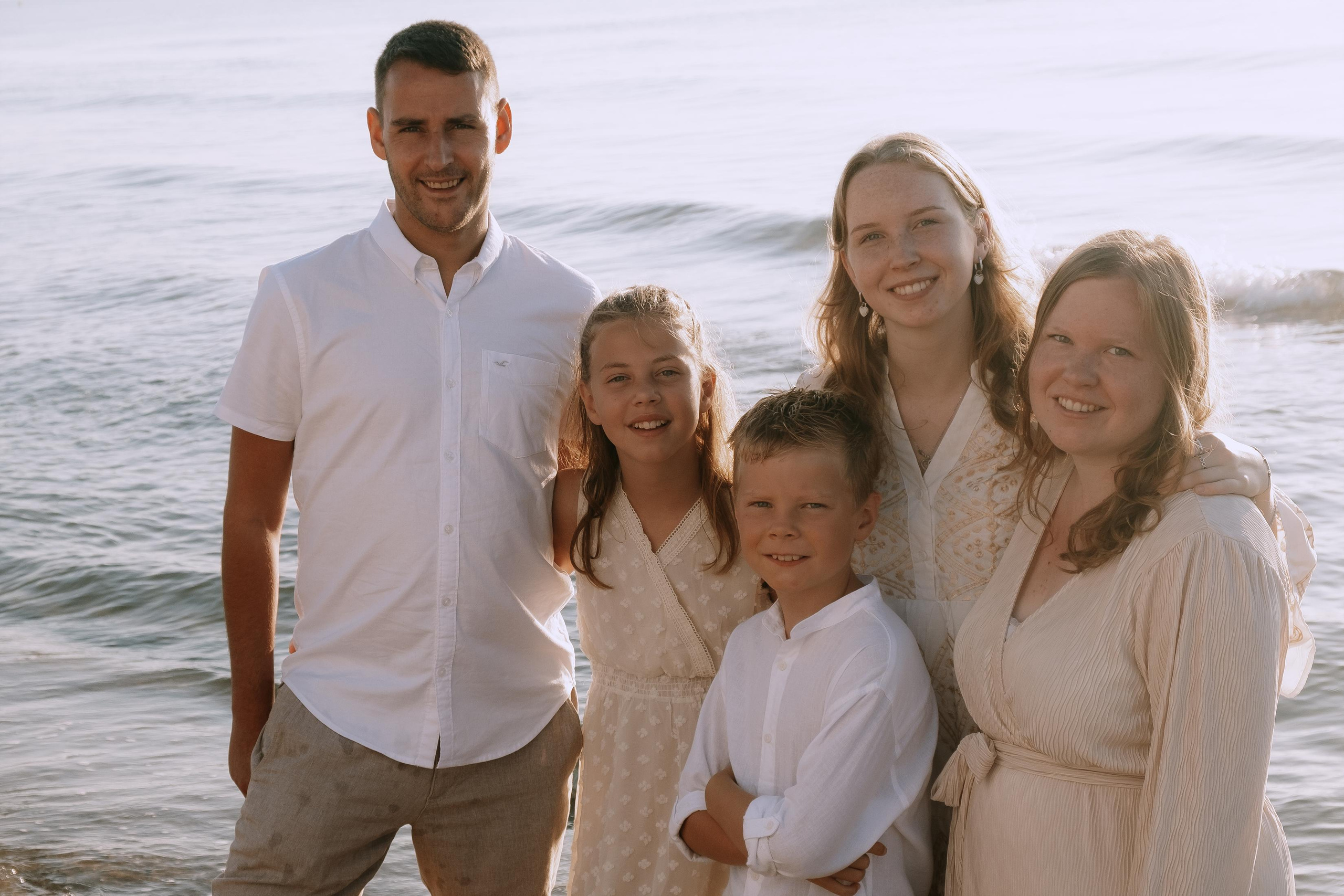 Big Family Photoshoot on the Beach in Spain — Family Photographer in Torrevieja, Alicante