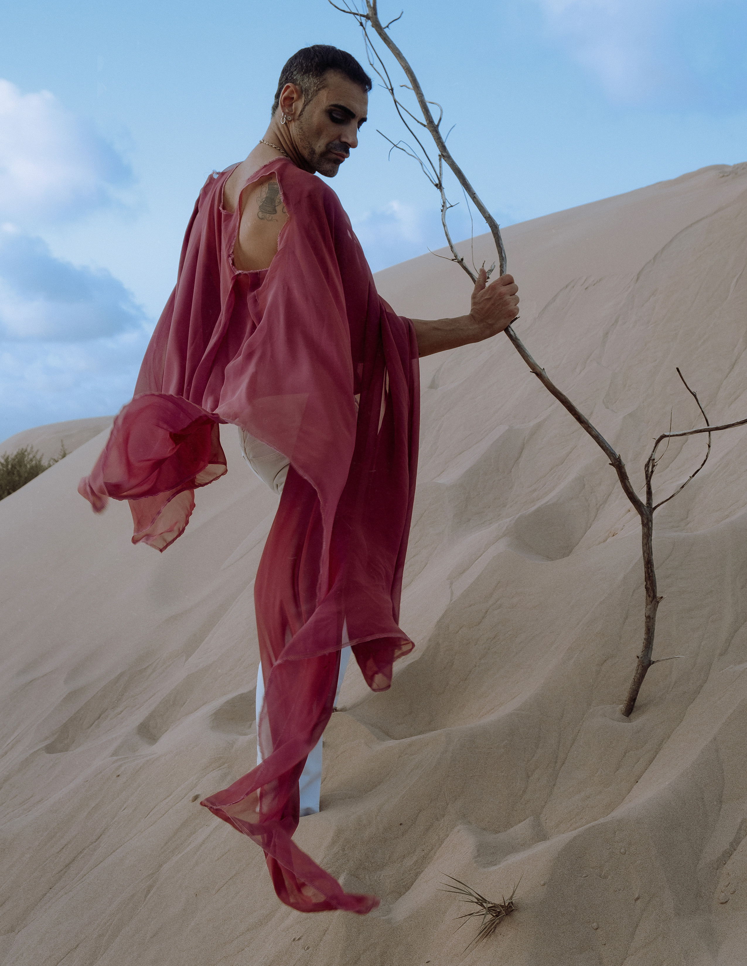 Портфолио-фотосессия в дюнах Аликанте — креативные образы и уникальные наряды от дизайнера — Фотограф Андрей Луковников