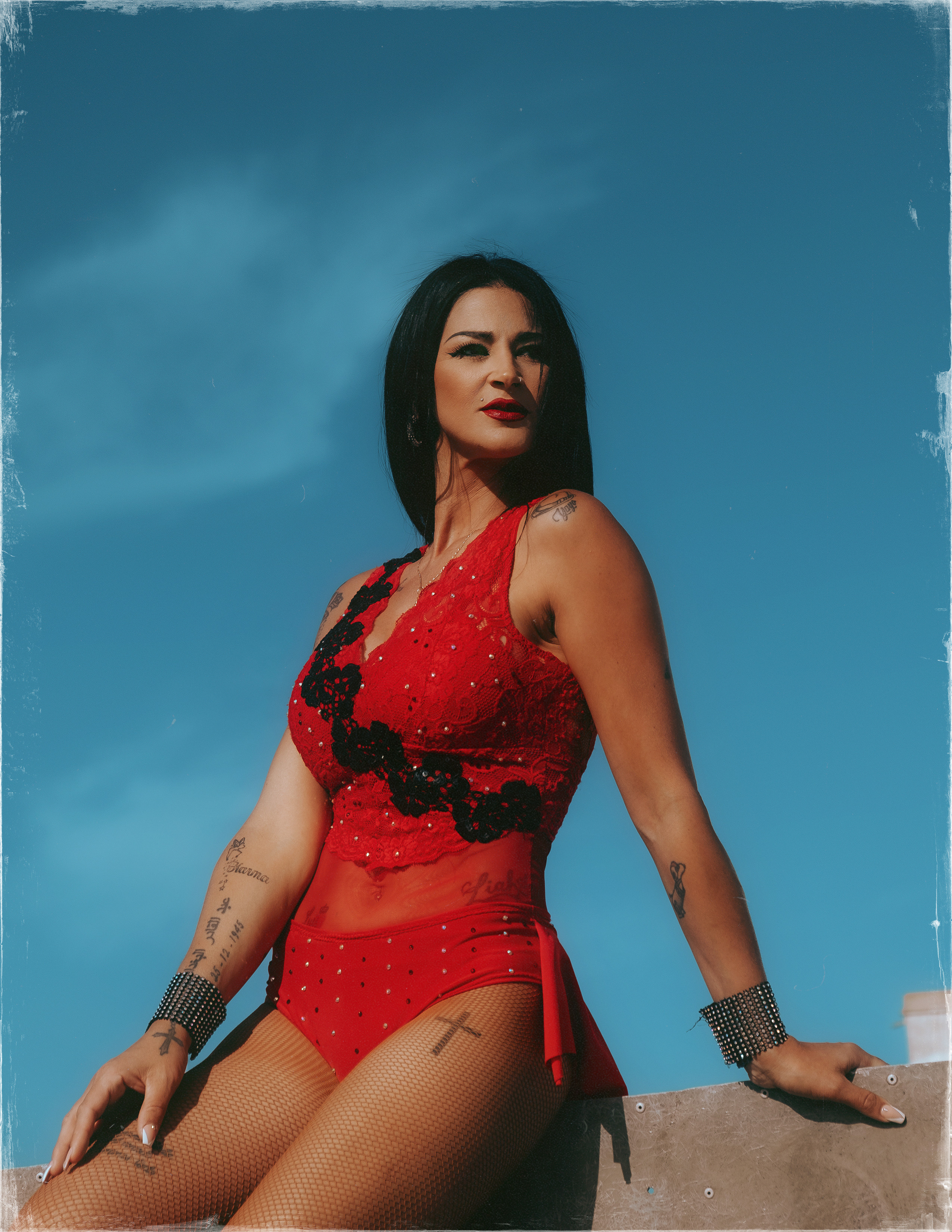 Glamorous photoshoot for a circus performer: motorcycle, fashion and dynamics