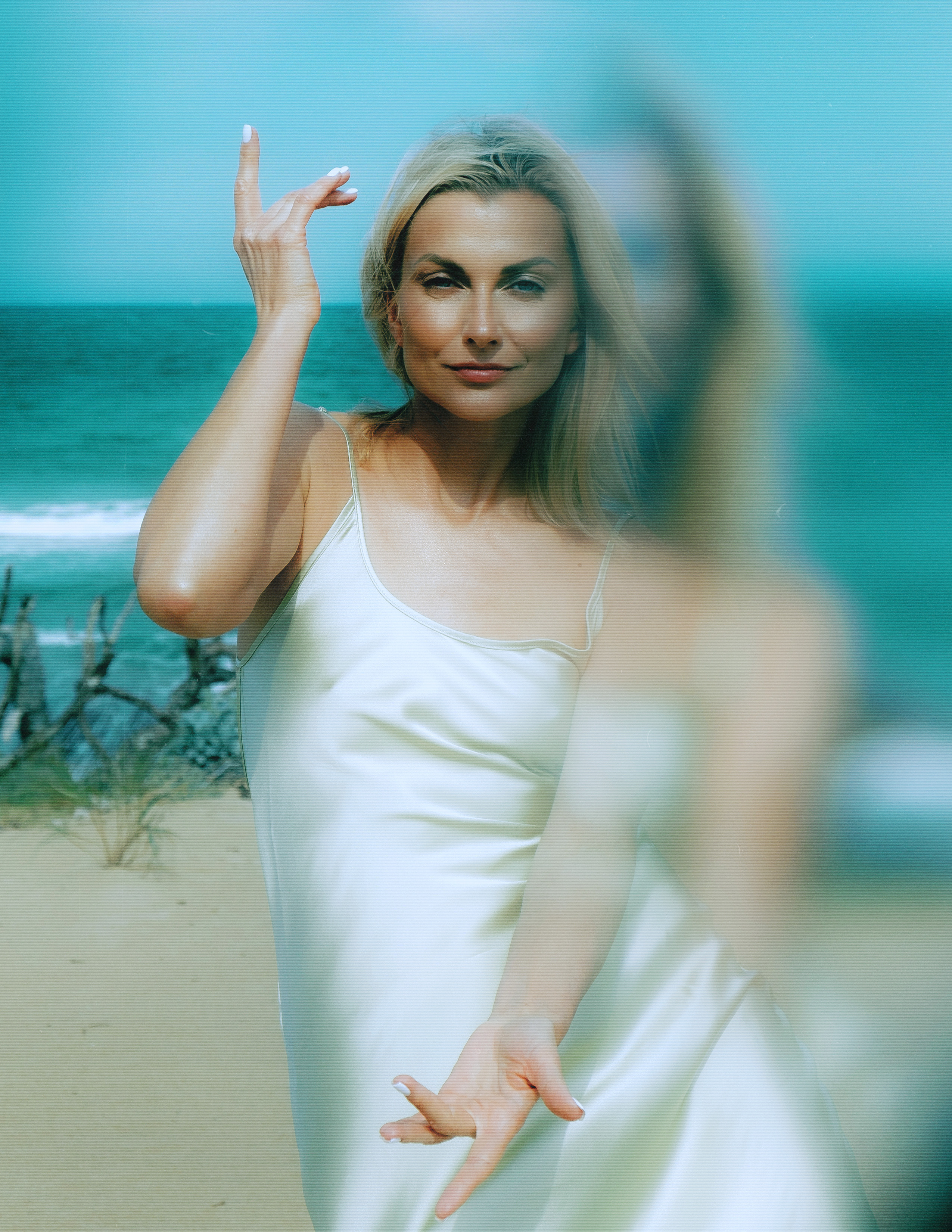 Atmospheric and tender photoshoot in the dunes of Guardamar — Portrait photographer in Spain