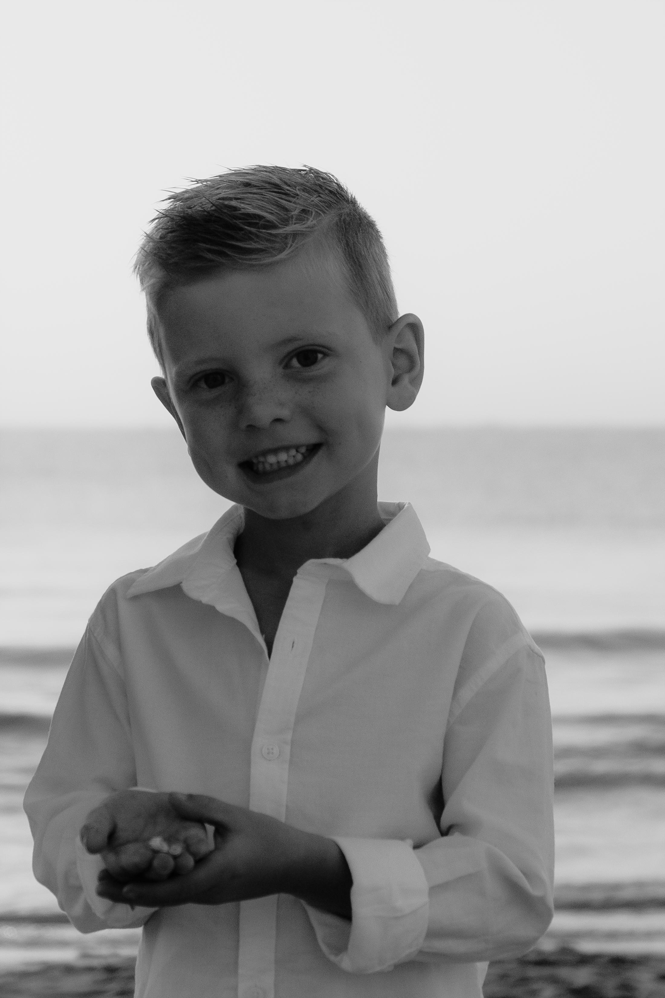 Big Family Photoshoot on the Beach in Spain — Family Photographer in Torrevieja, Alicante