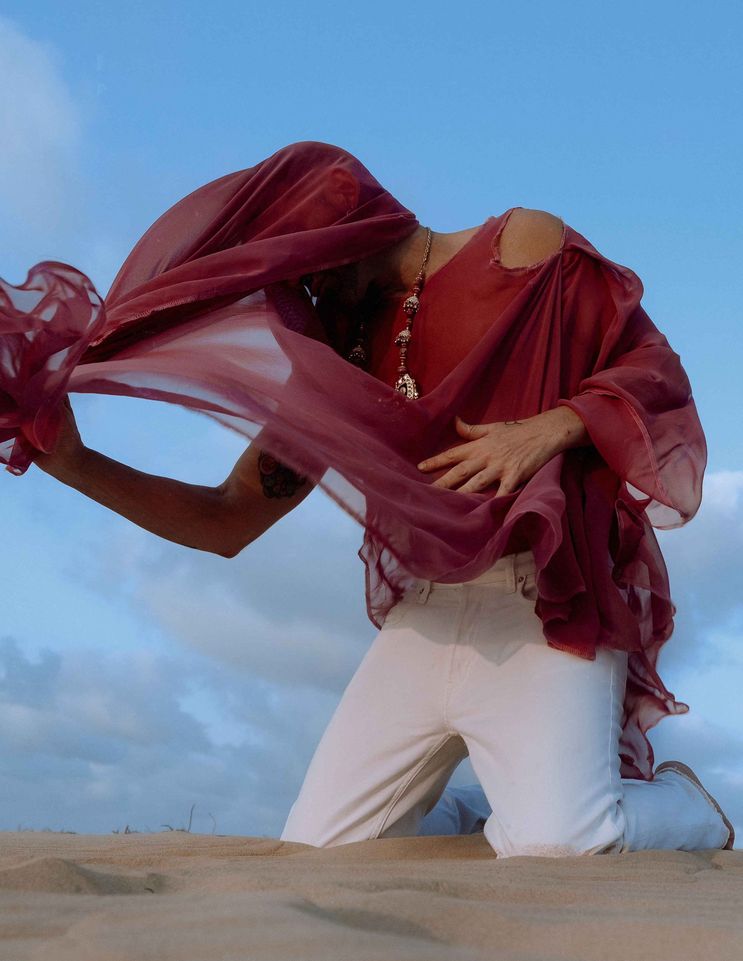 Портфолио-фотосессия в дюнах Аликанте — креативные образы и уникальные наряды от дизайнера — Фотограф Андрей Луковников