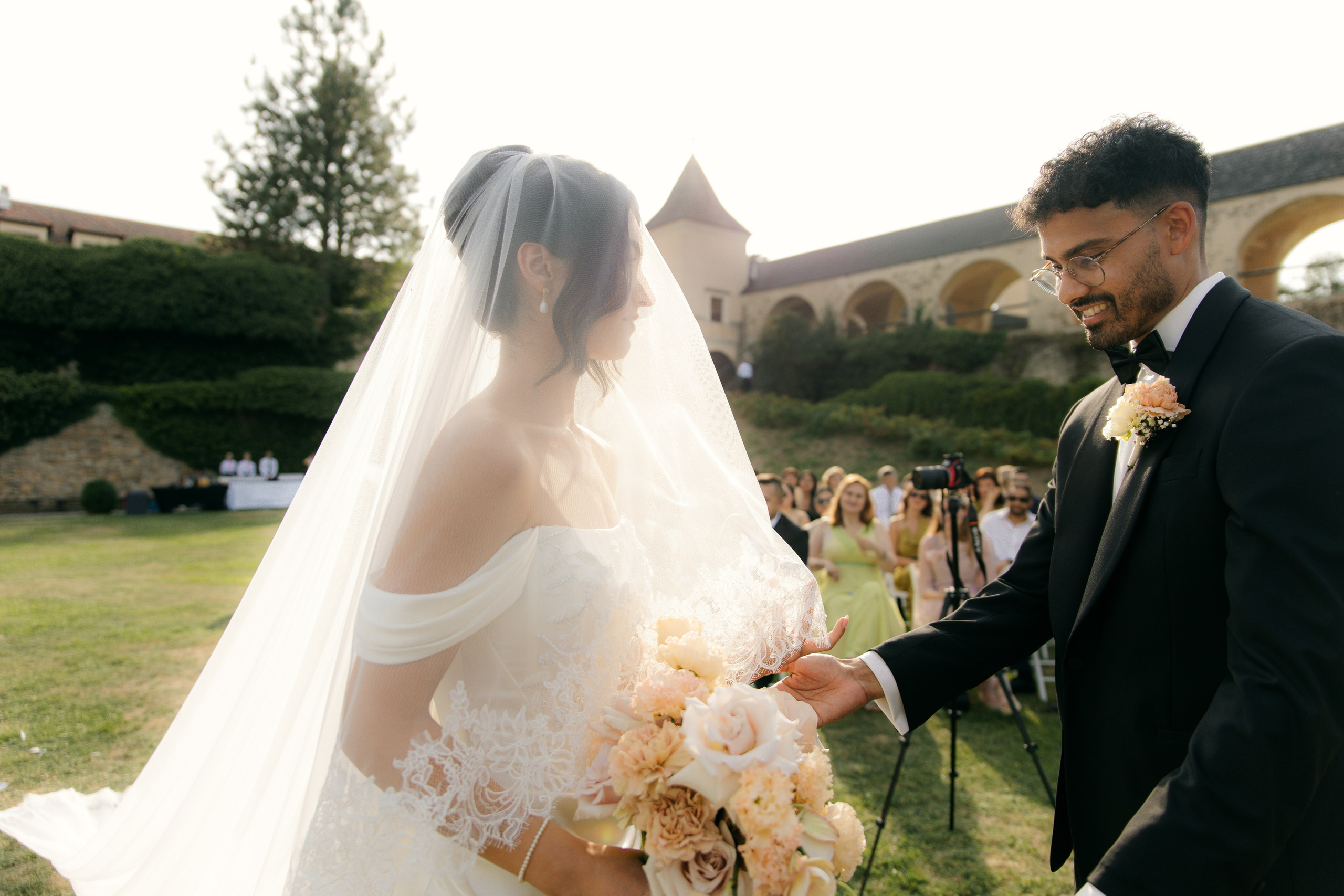 Elegant Castle Wedding in Austria | Alwin & Ruth’s Fairytale Celebration. Wedding photographer and videographer based in Timisoara, Romania