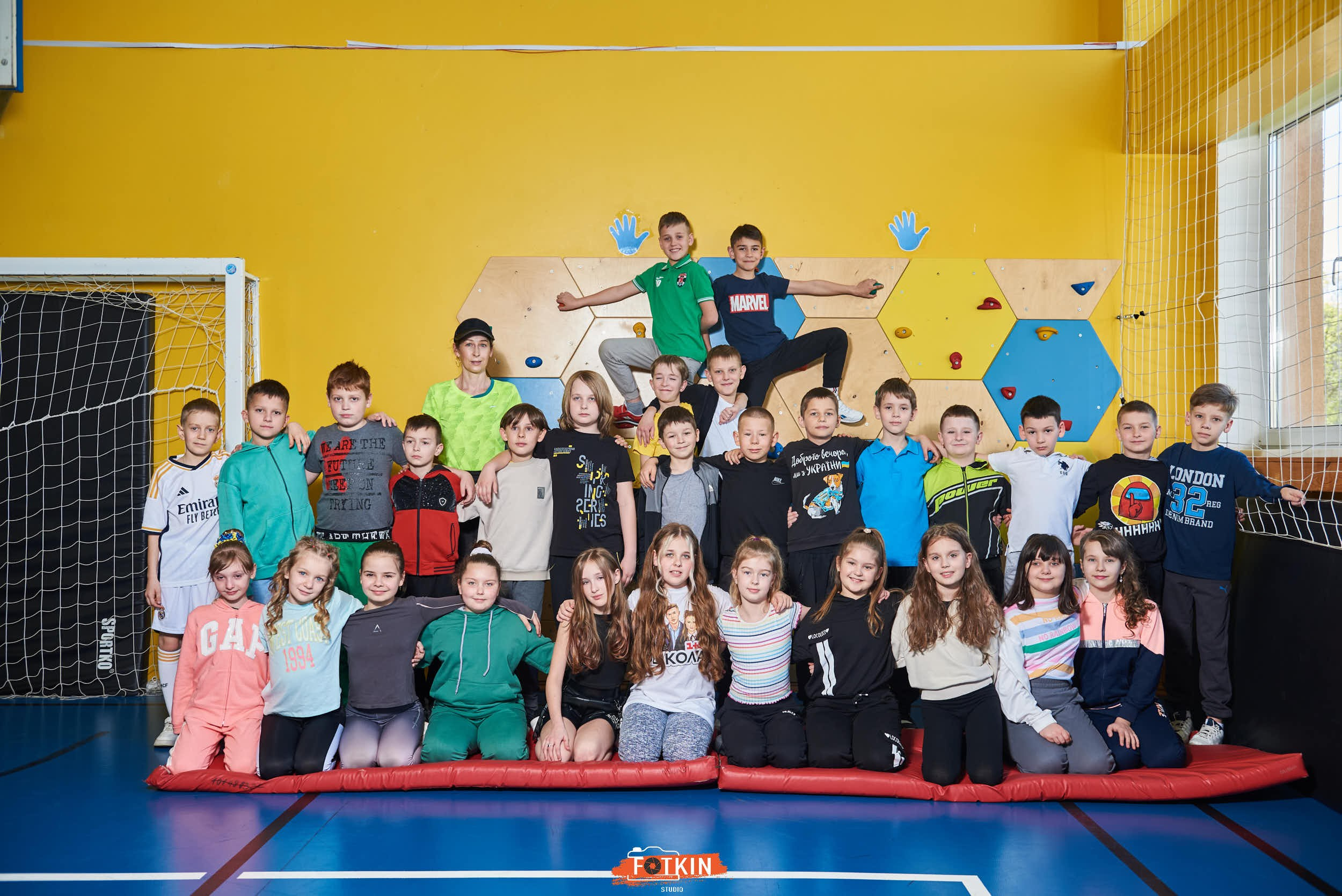 Випускні альбоми для 1- 4 класу у Дніпрі та області. Випускні альбоми фотокниги Київ та Дніпро