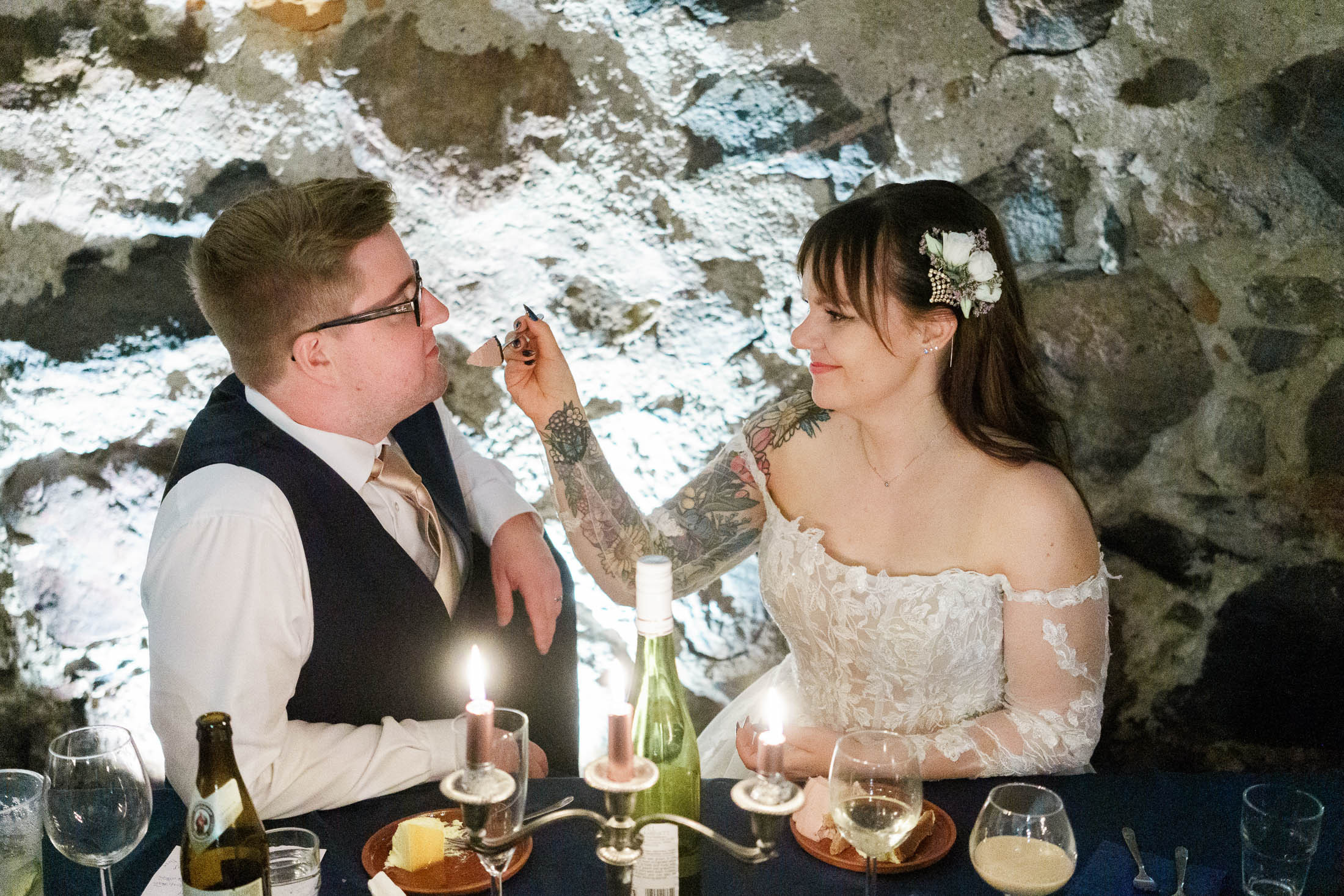 S&J, hääkuvaus Porvoon Tuomiokirkko ja Levinin kellari