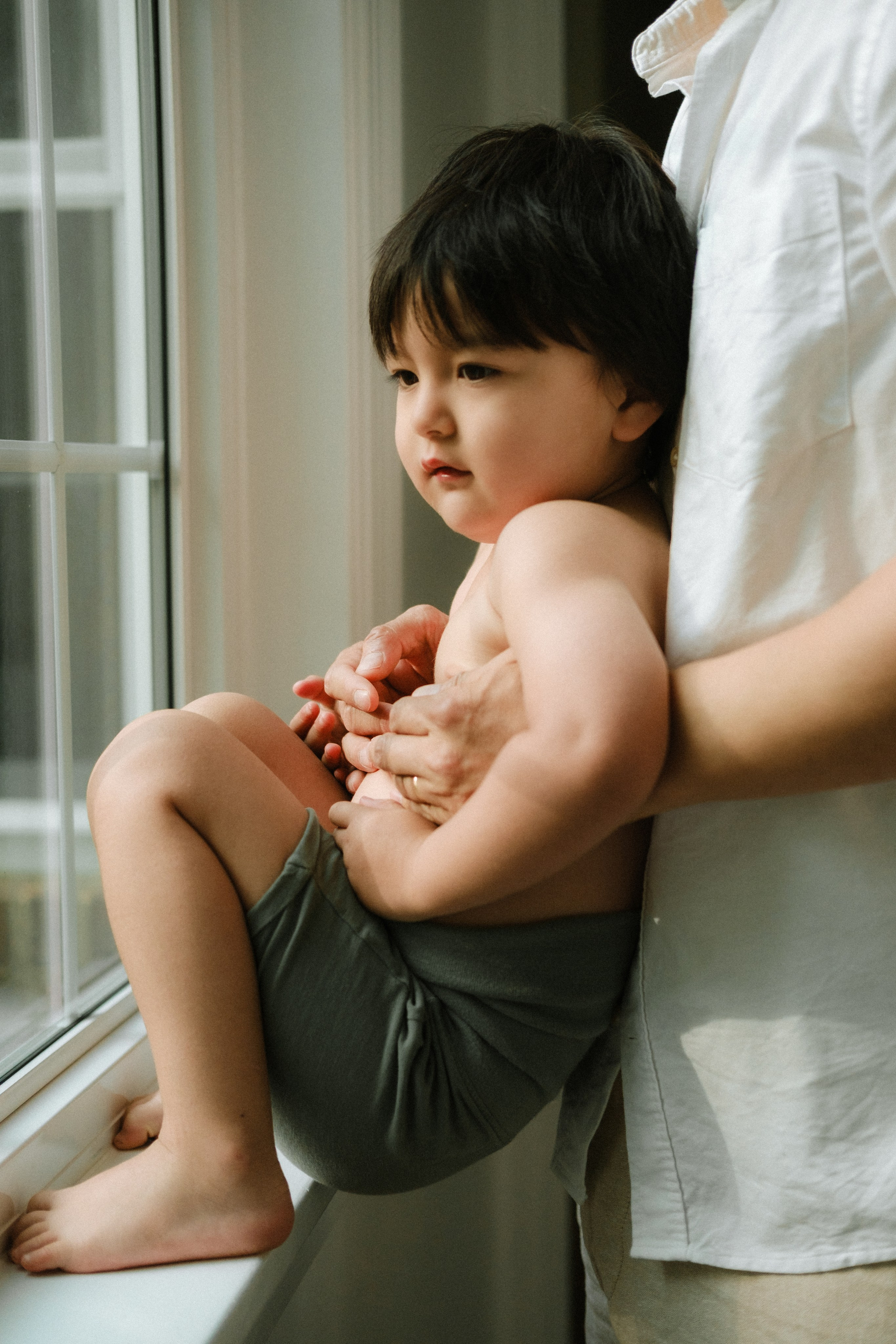 Cozy In-Home Family Photo Session in a Historic Richmond Victorian Home. Family Photographer Anna Dobrovolskaia | Richmond, VA