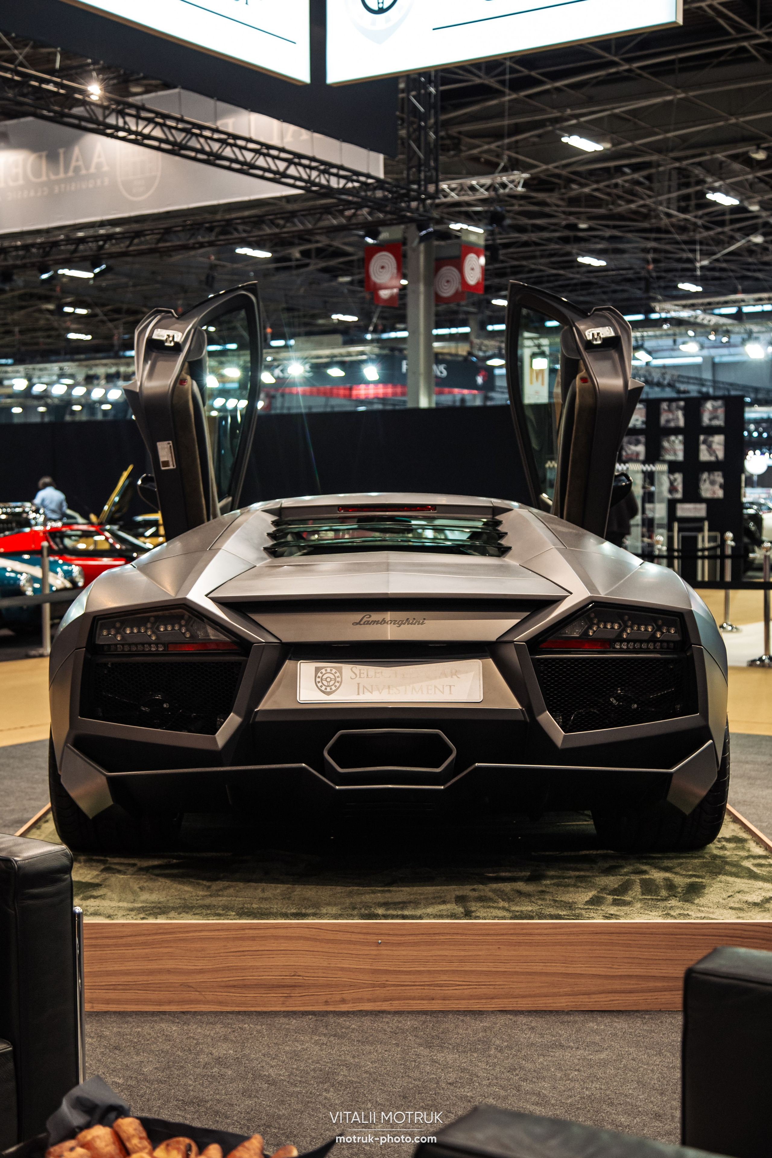 Retromobile 2023. Photographe de voitures à Paris — Vitalii Motruk